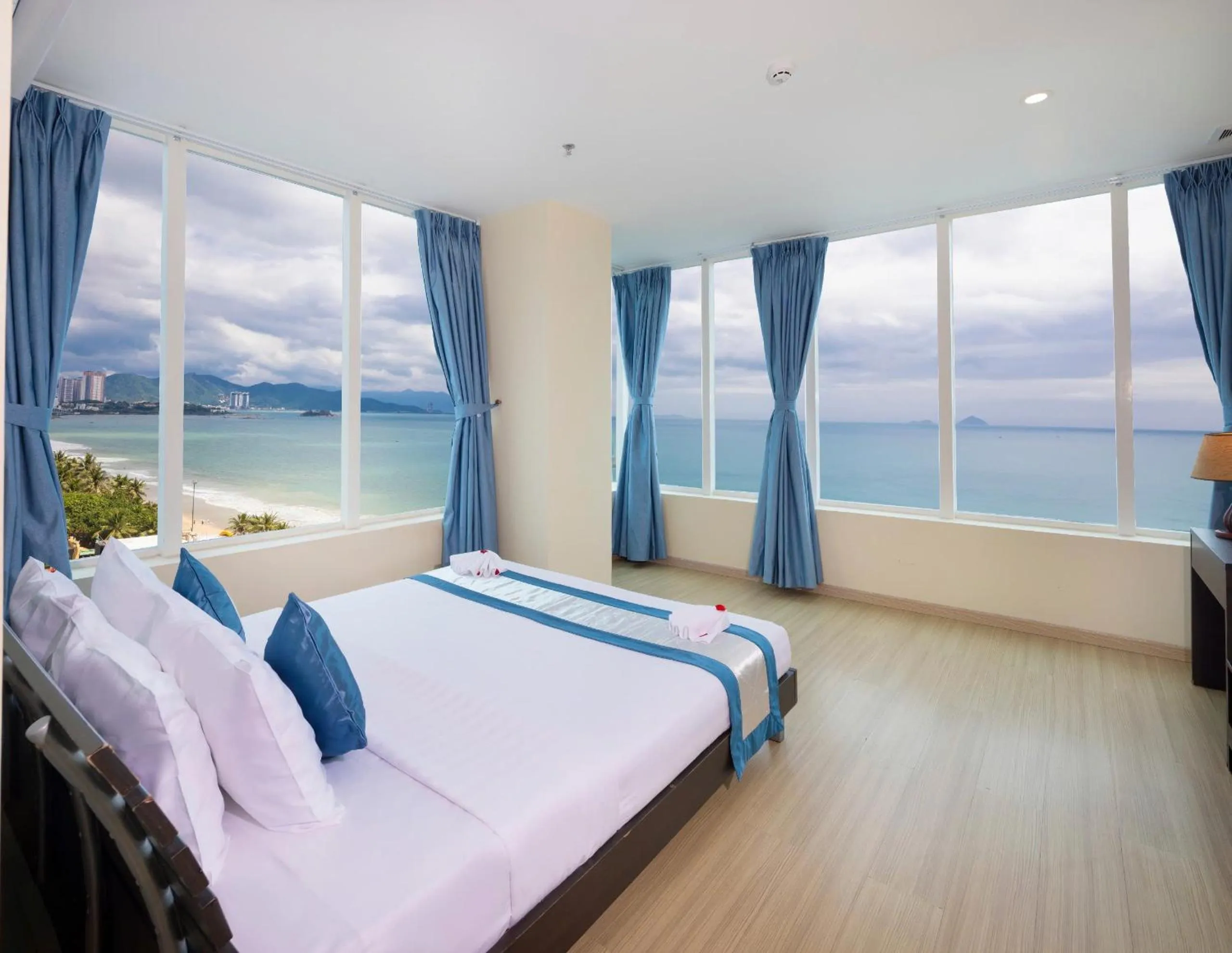 Bedroom, Bed in Nha Trang Lodge Hotel