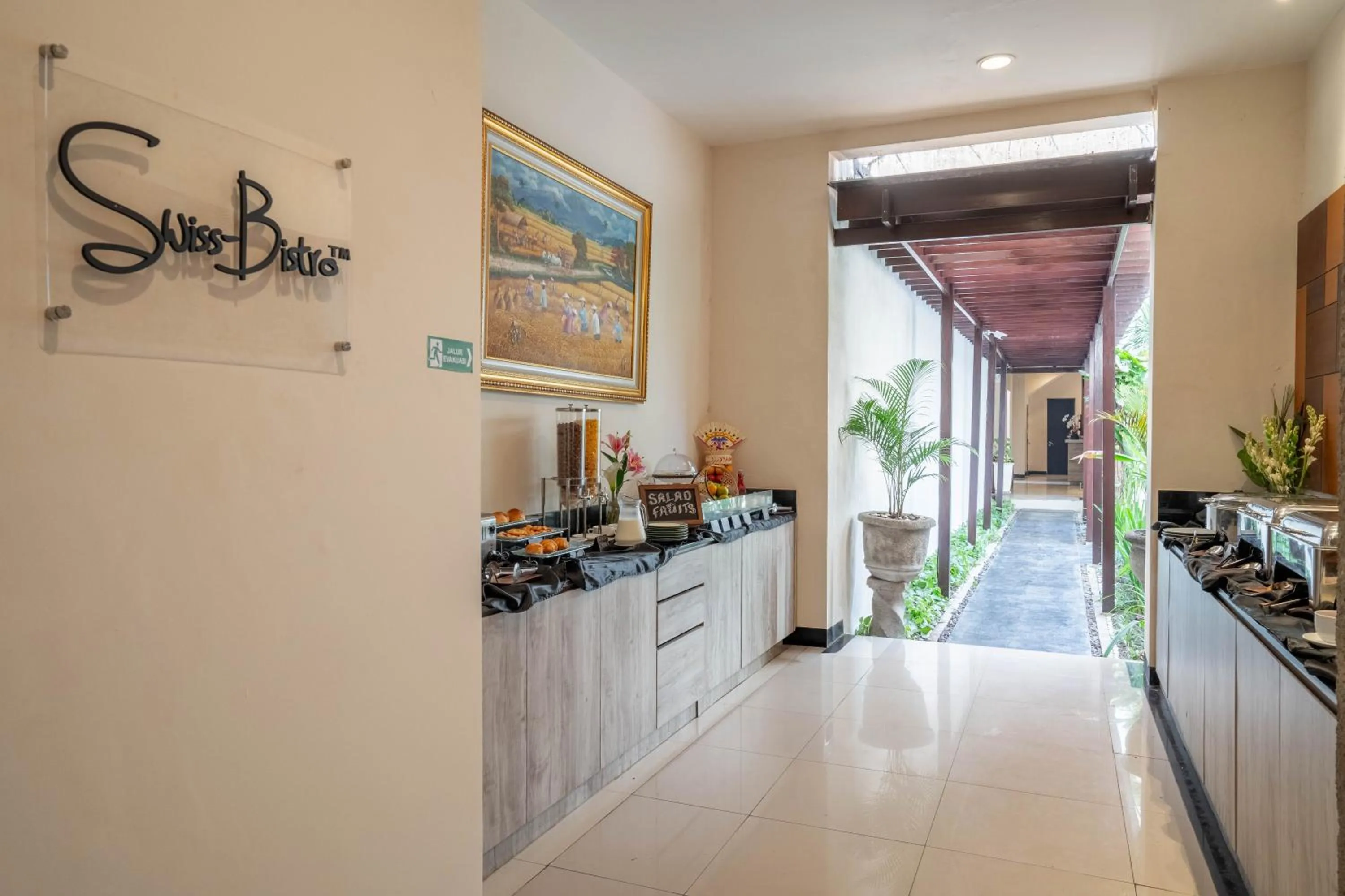 Restaurant/places to eat in Swiss-Belcourt Sunset