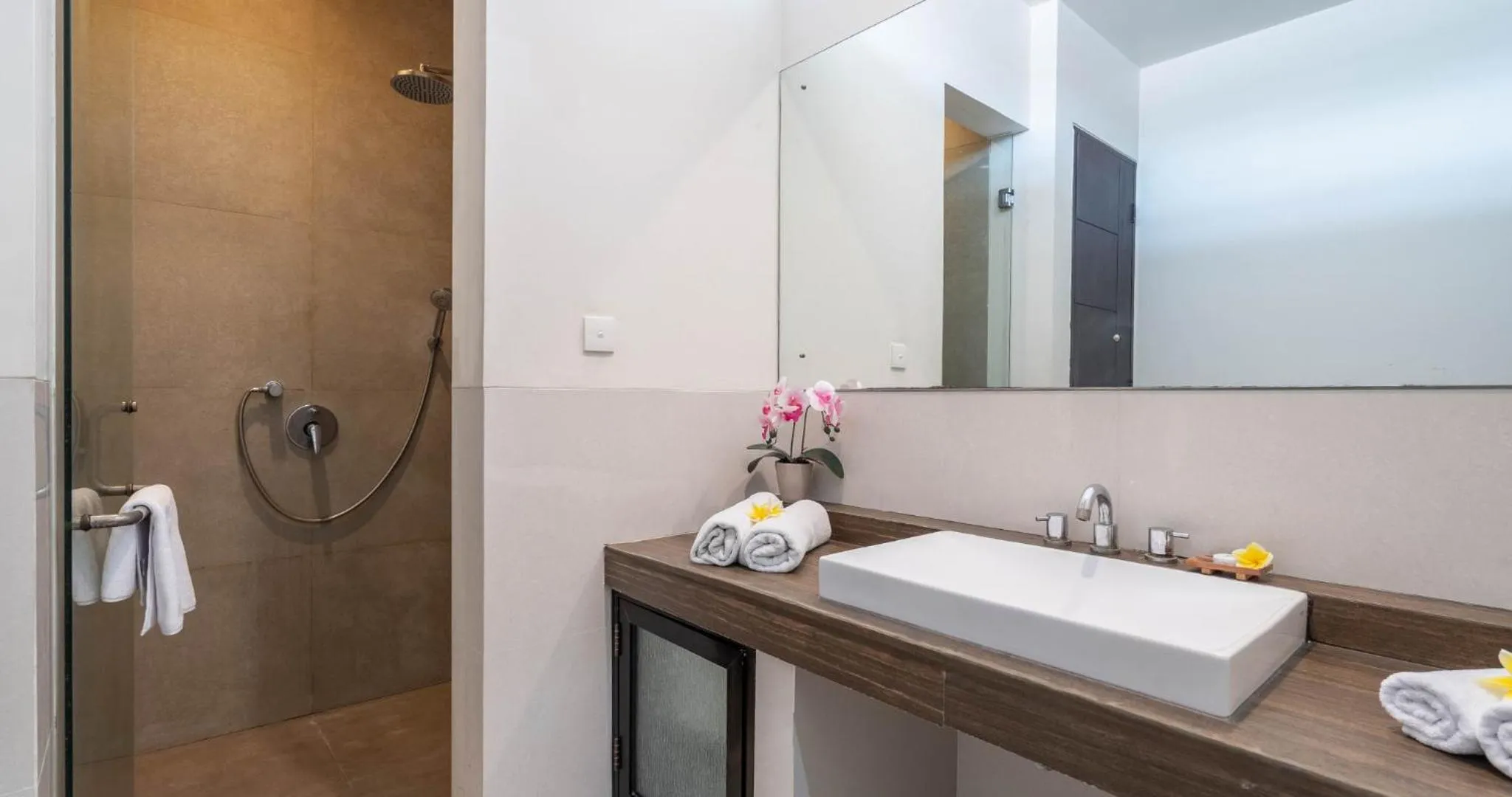 Bathroom in Swiss-Belcourt Sunset