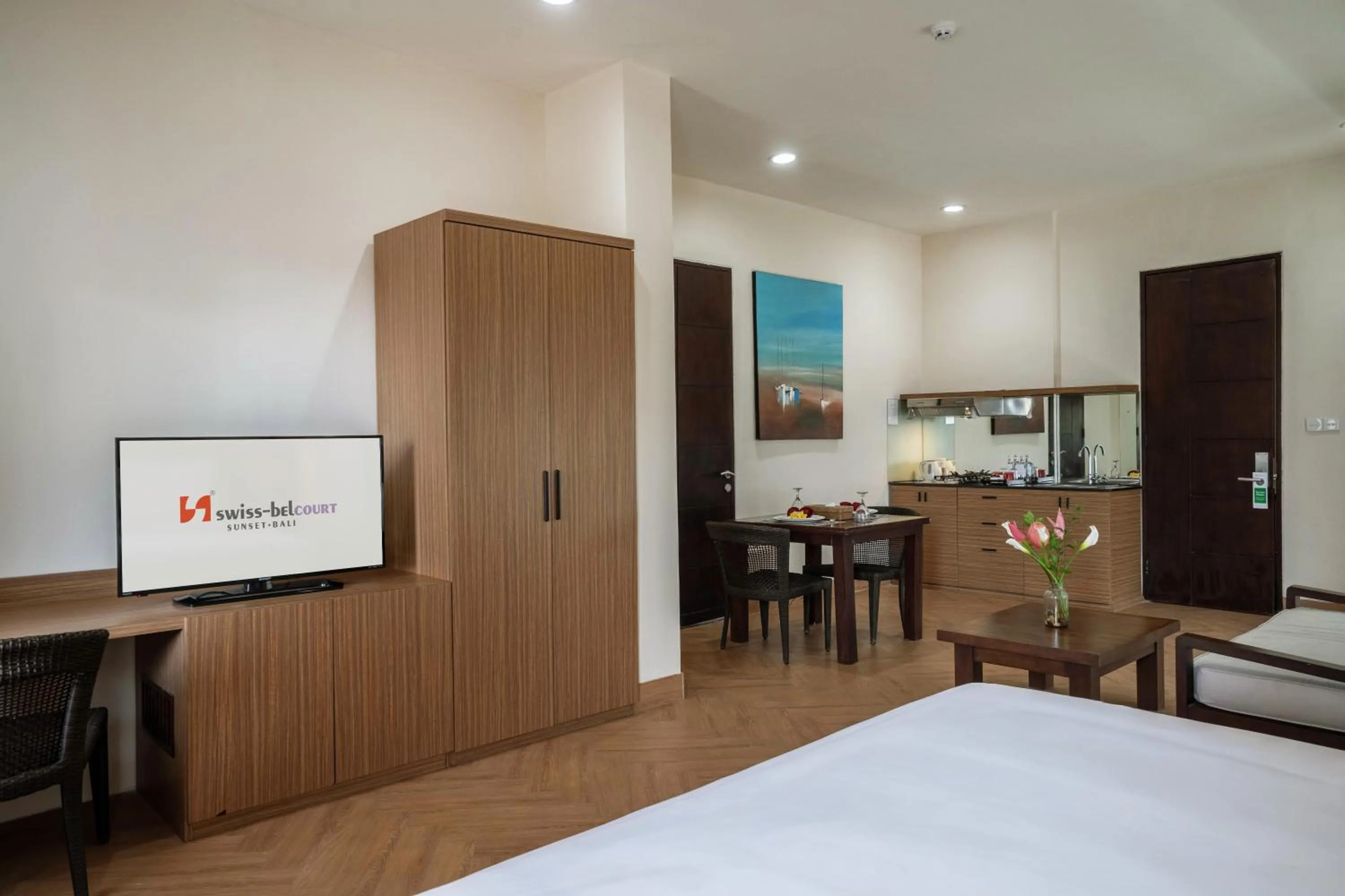 TV and multimedia, Bed in Swiss-Belcourt Sunset