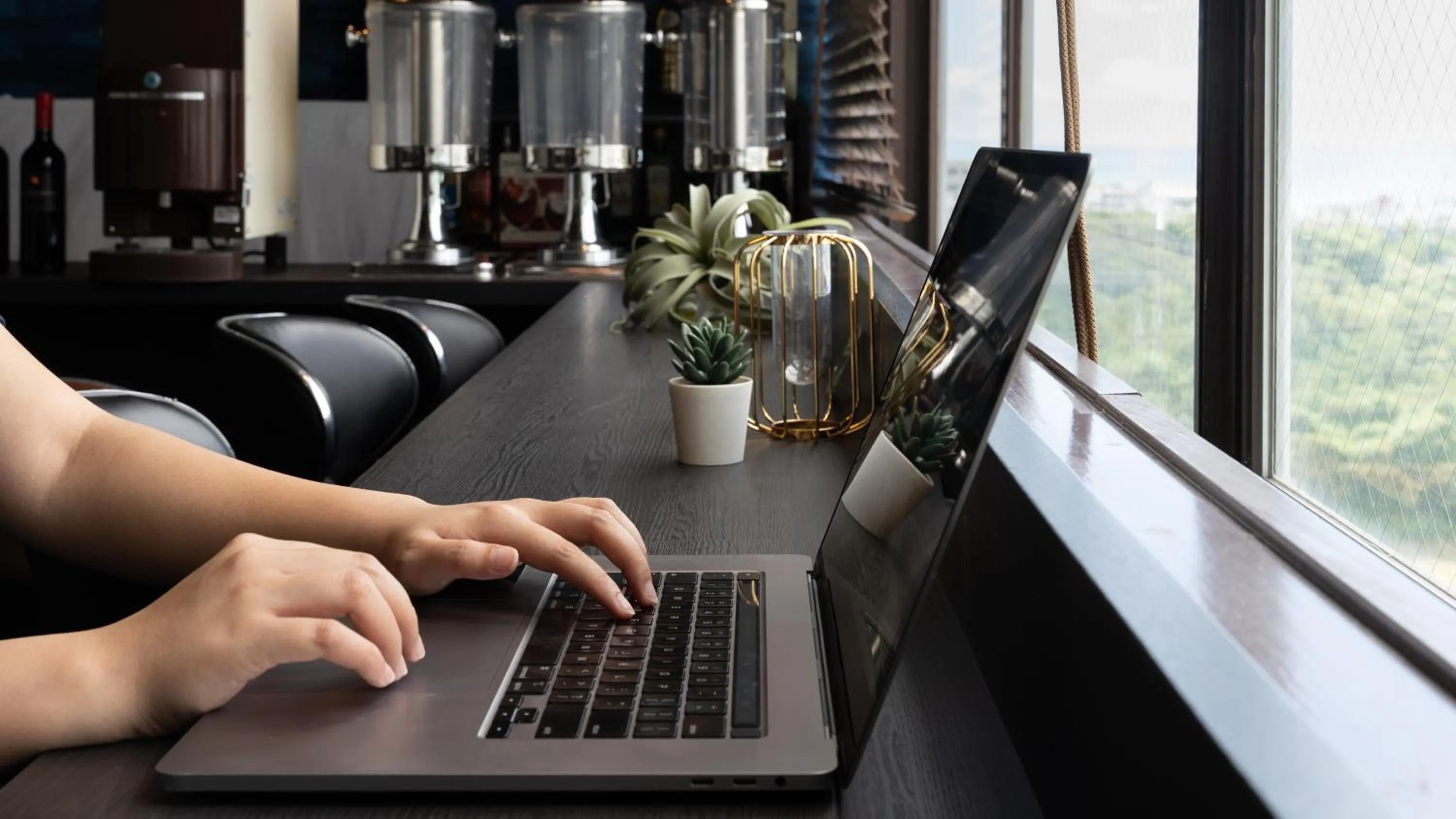 Restaurant/places to eat in Rycom Crystal Hotel