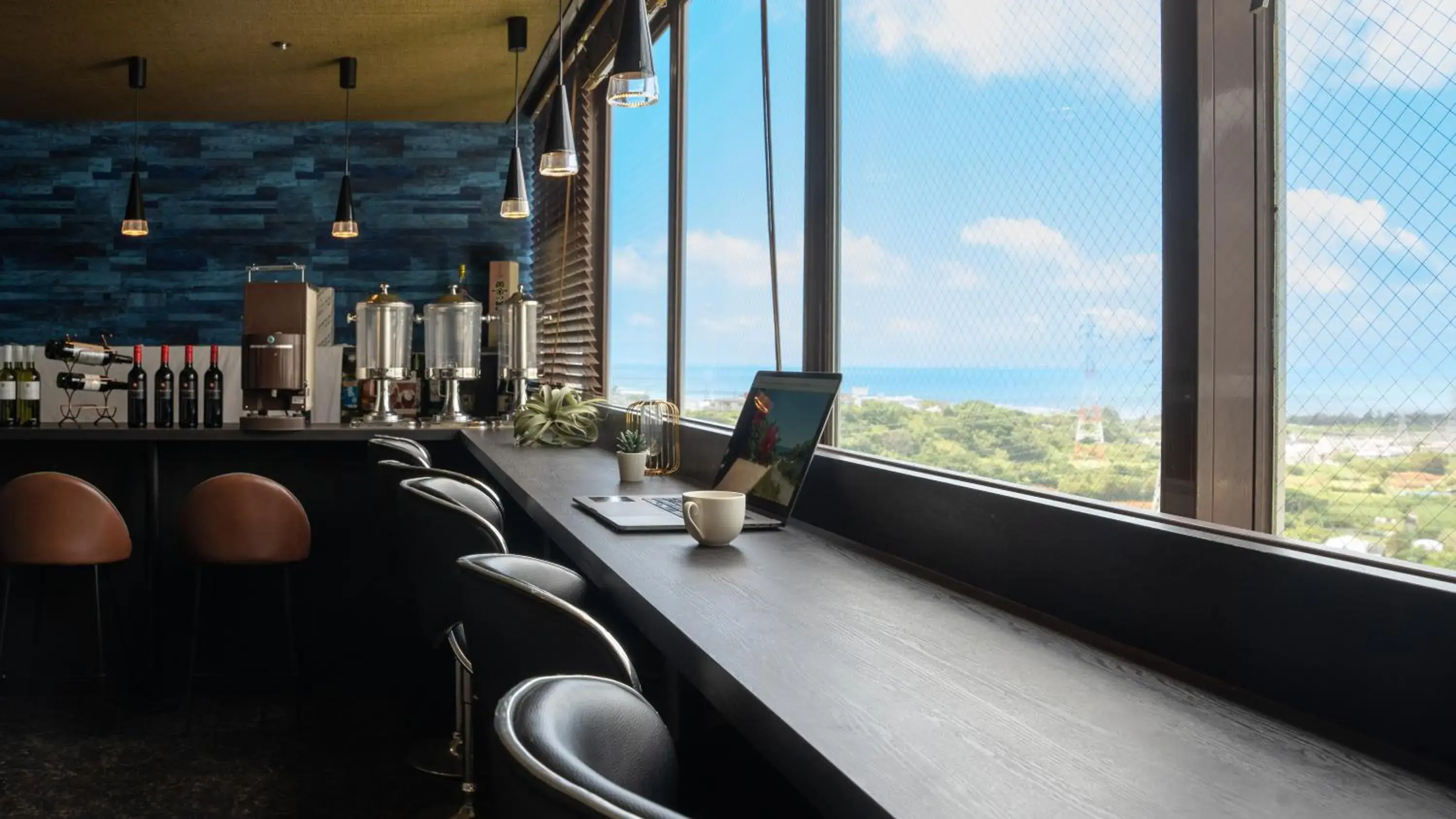 Restaurant/places to eat in Rycom Crystal Hotel Restaurant/places to eat in Rycom Crystal Hotel