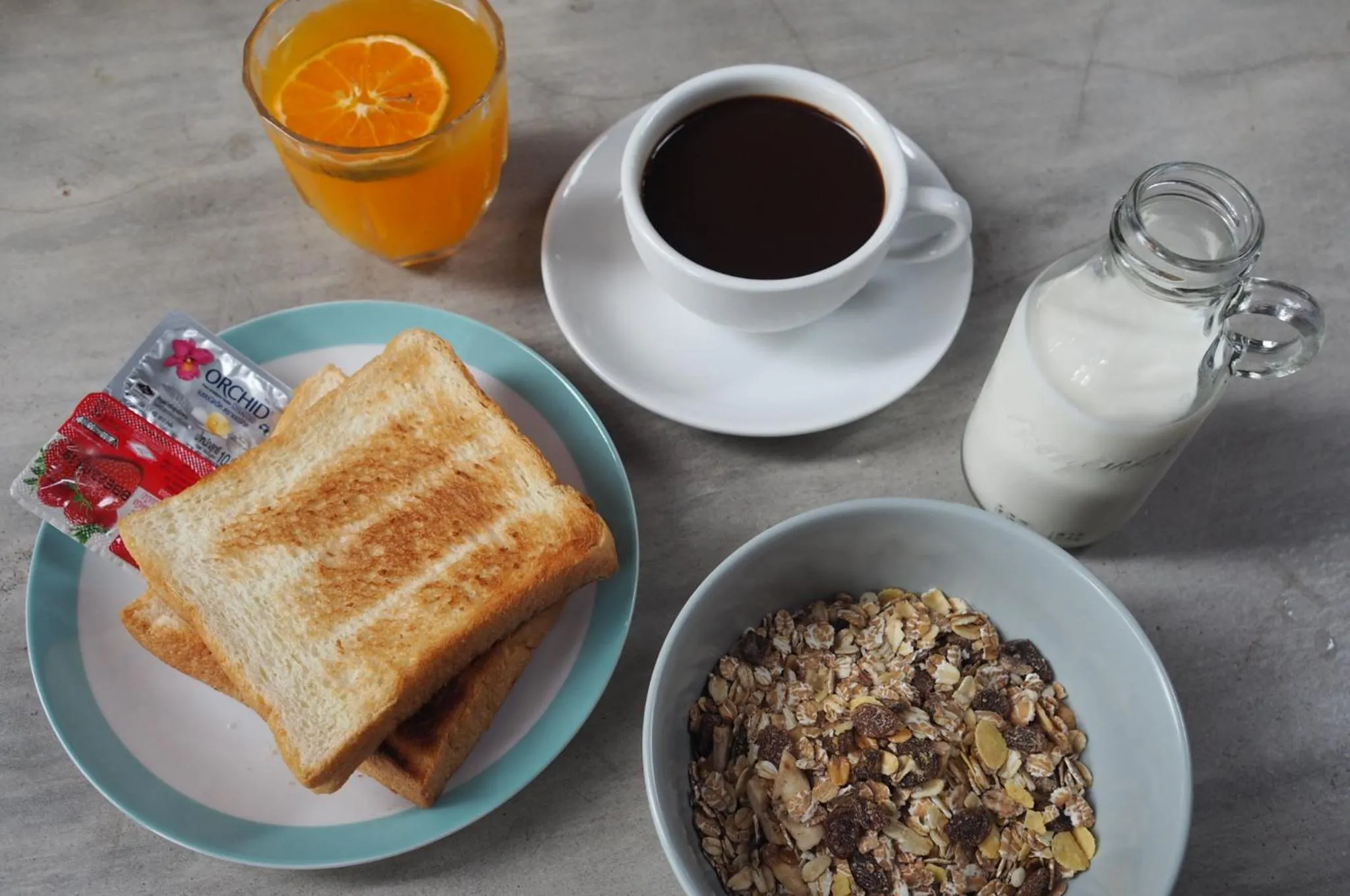 Food in Stay Samed Hostel