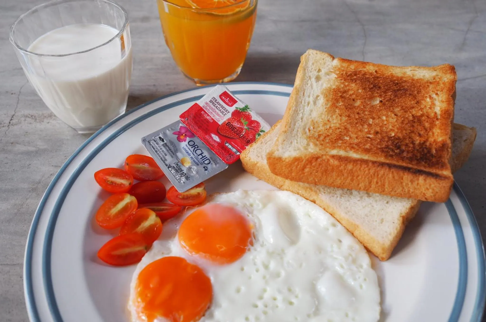 Food in Stay Samed Hostel