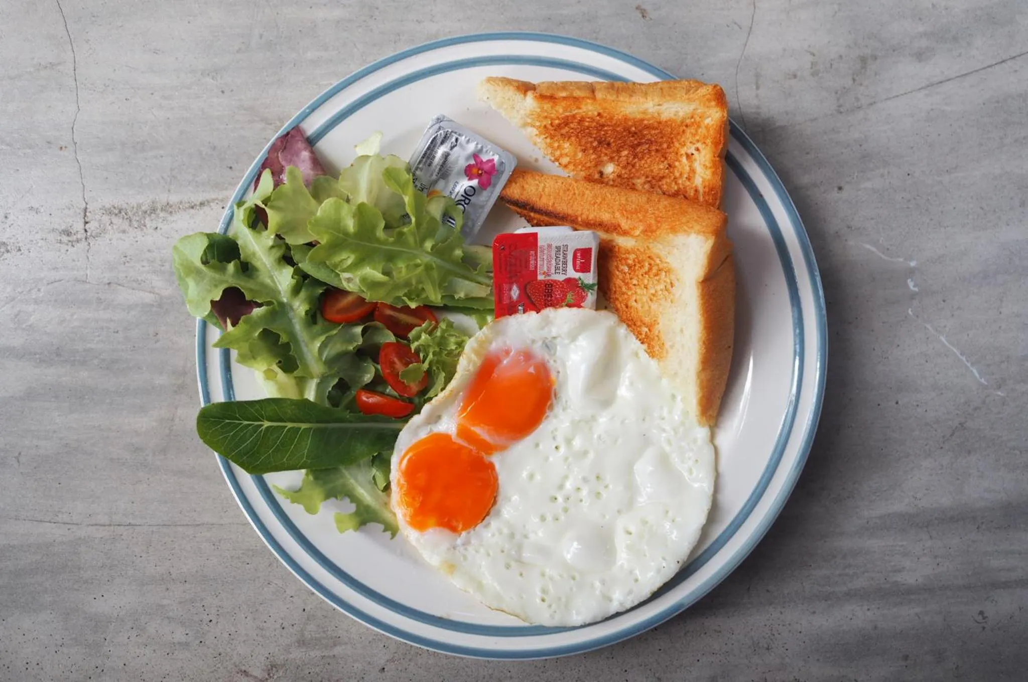 Food in Stay Samed Hostel