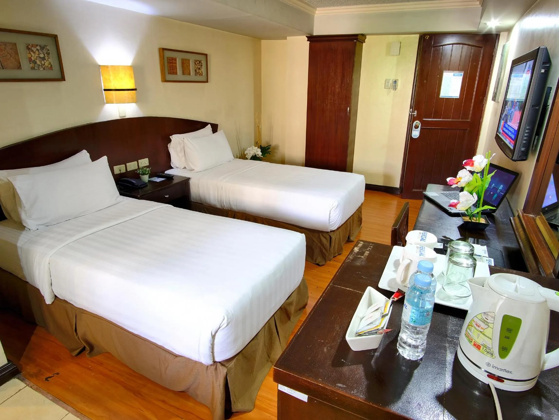 Bed in Fersal Hotel - Manila