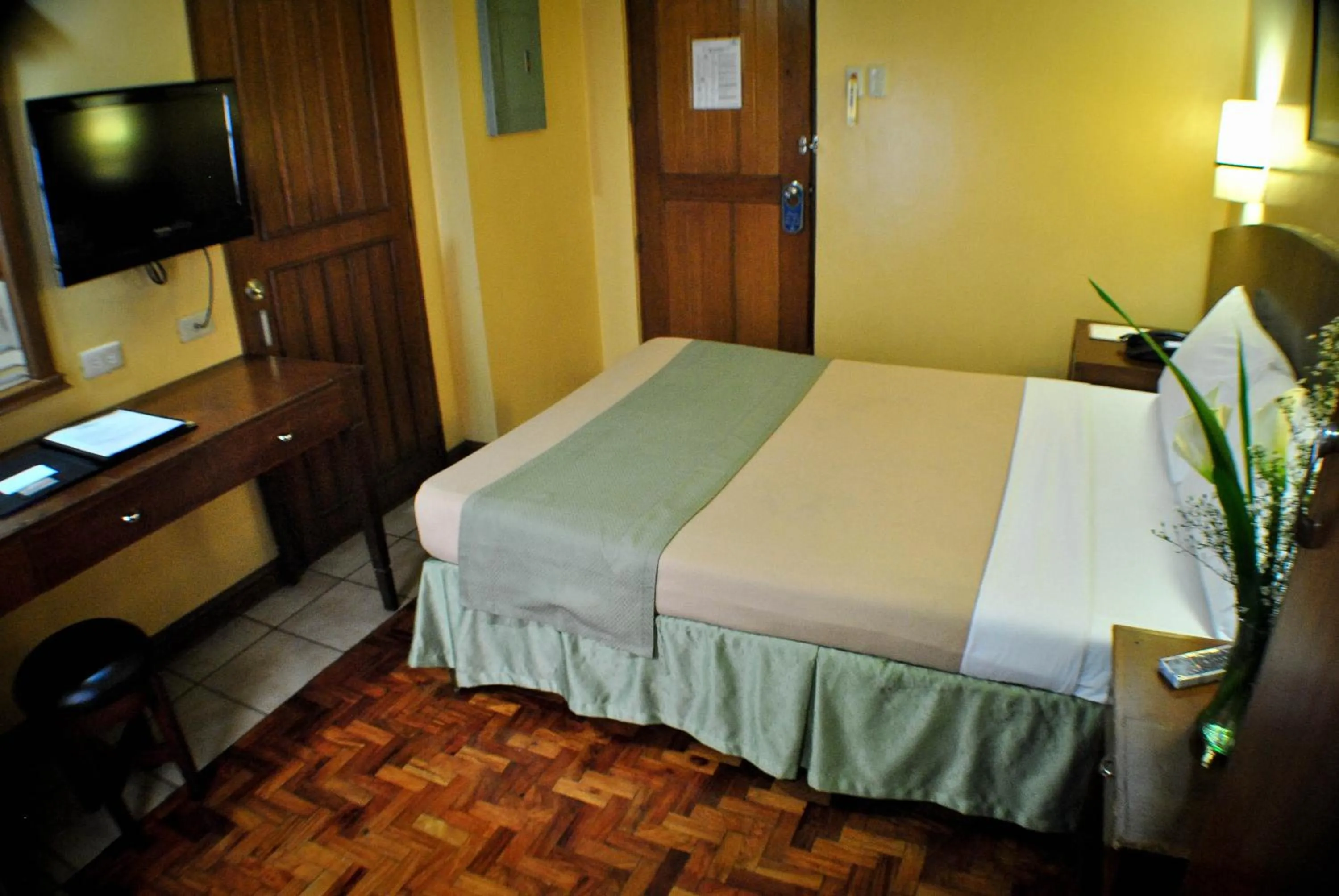 Photo of the whole room, Bed in Fersal Hotel - Manila