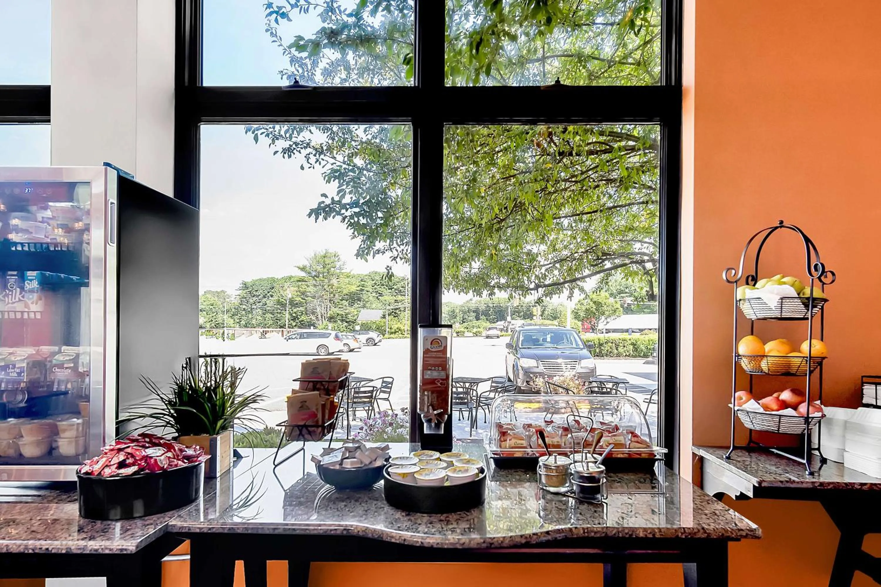 Breakfast in Best Western Merry Manor Inn