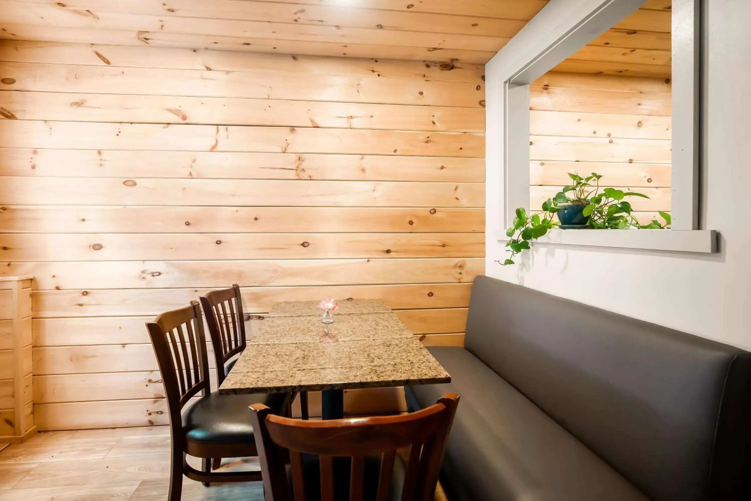 Breakfast in Best Western Merry Manor Inn Breakfast in Best Western Merry Manor Inn