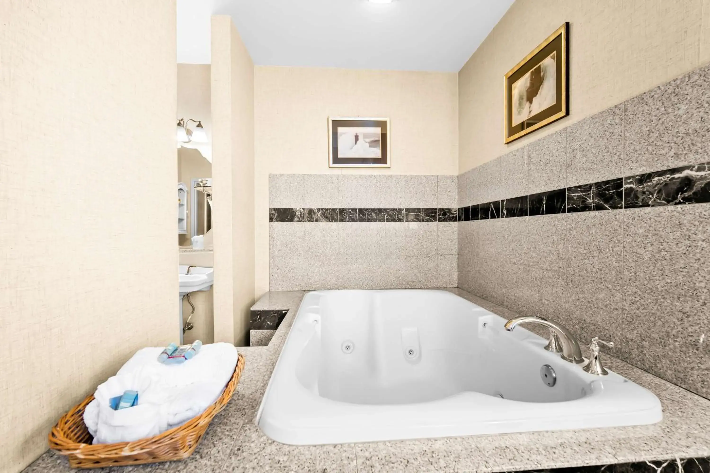 Bedroom in Best Western Merry Manor Inn Bedroom in Best Western Merry Manor Inn