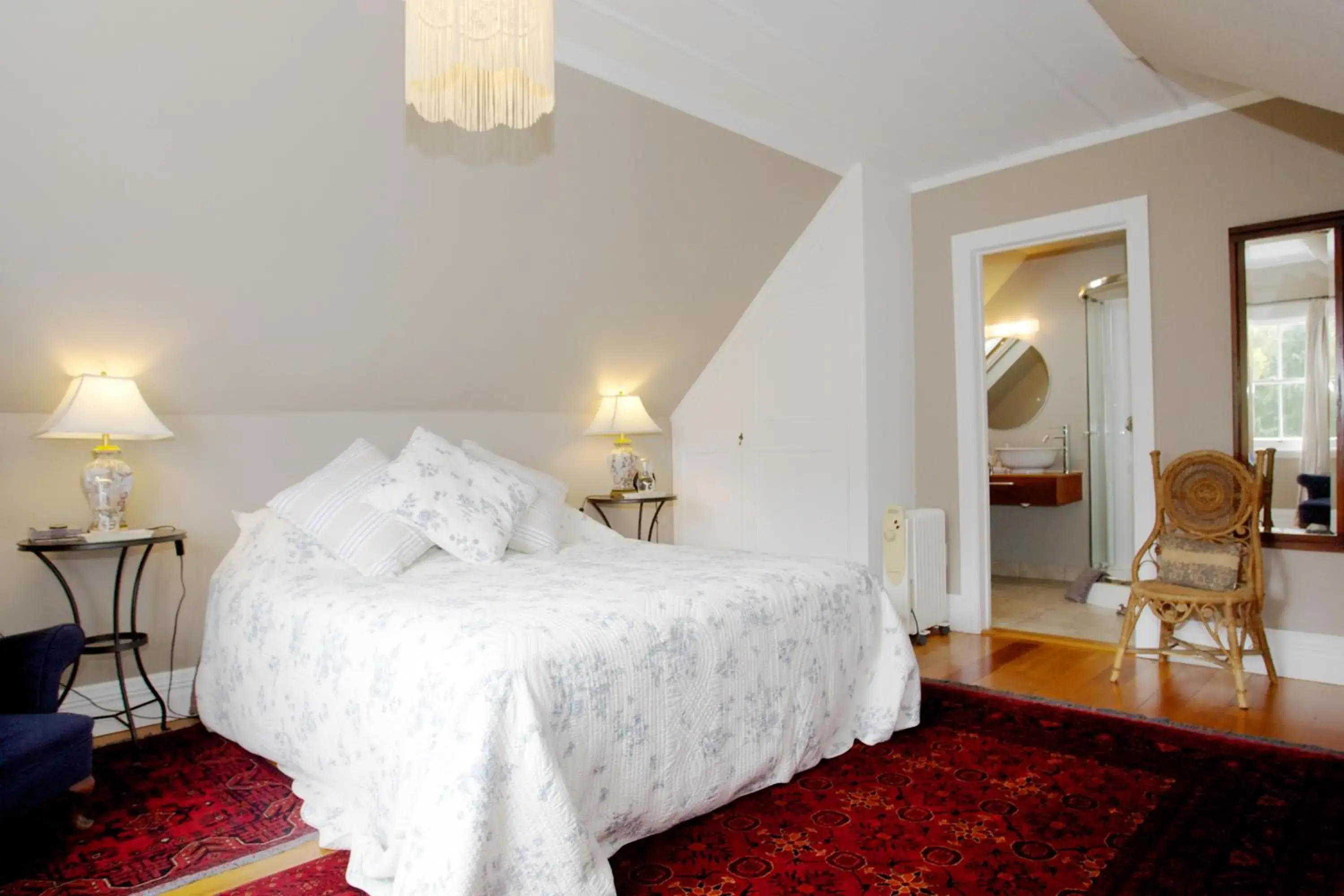 Deluxe Double Room - single occupancy in Cobden Garden Deluxe Double Room - single occupancy in Cobden Garden