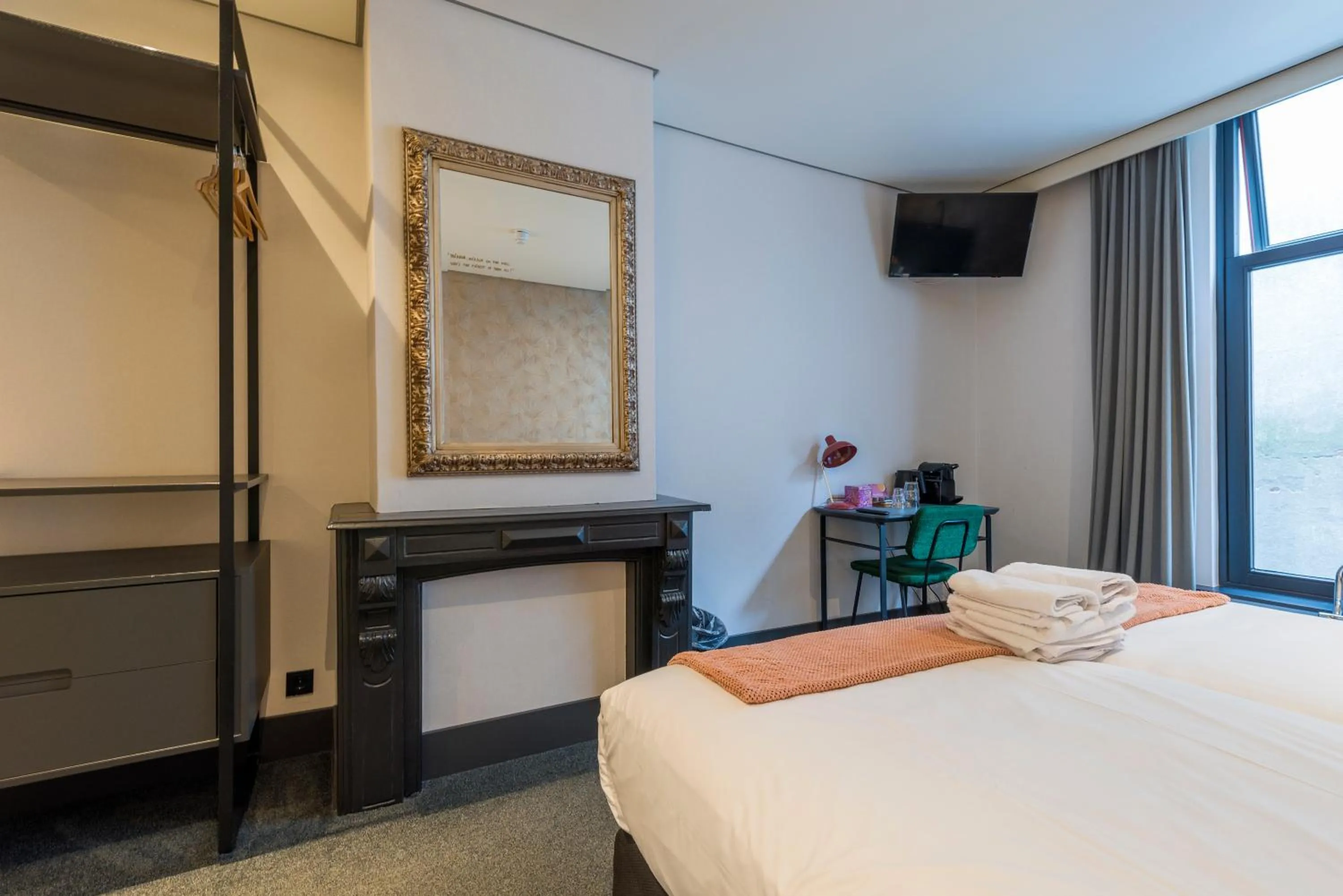 Photo of the whole room, Bed in Hotel Sutor