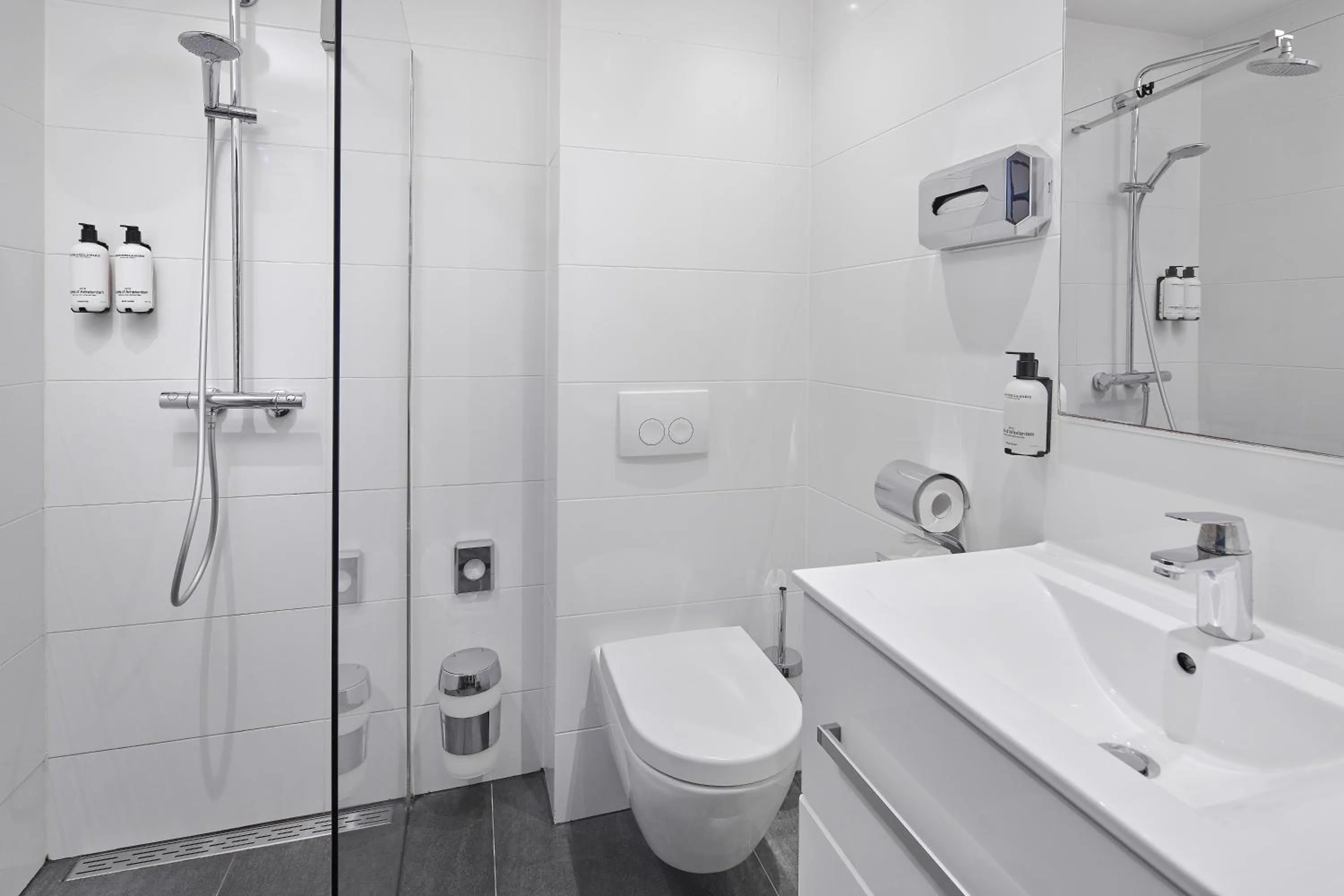 Shower in Hotel Sutor