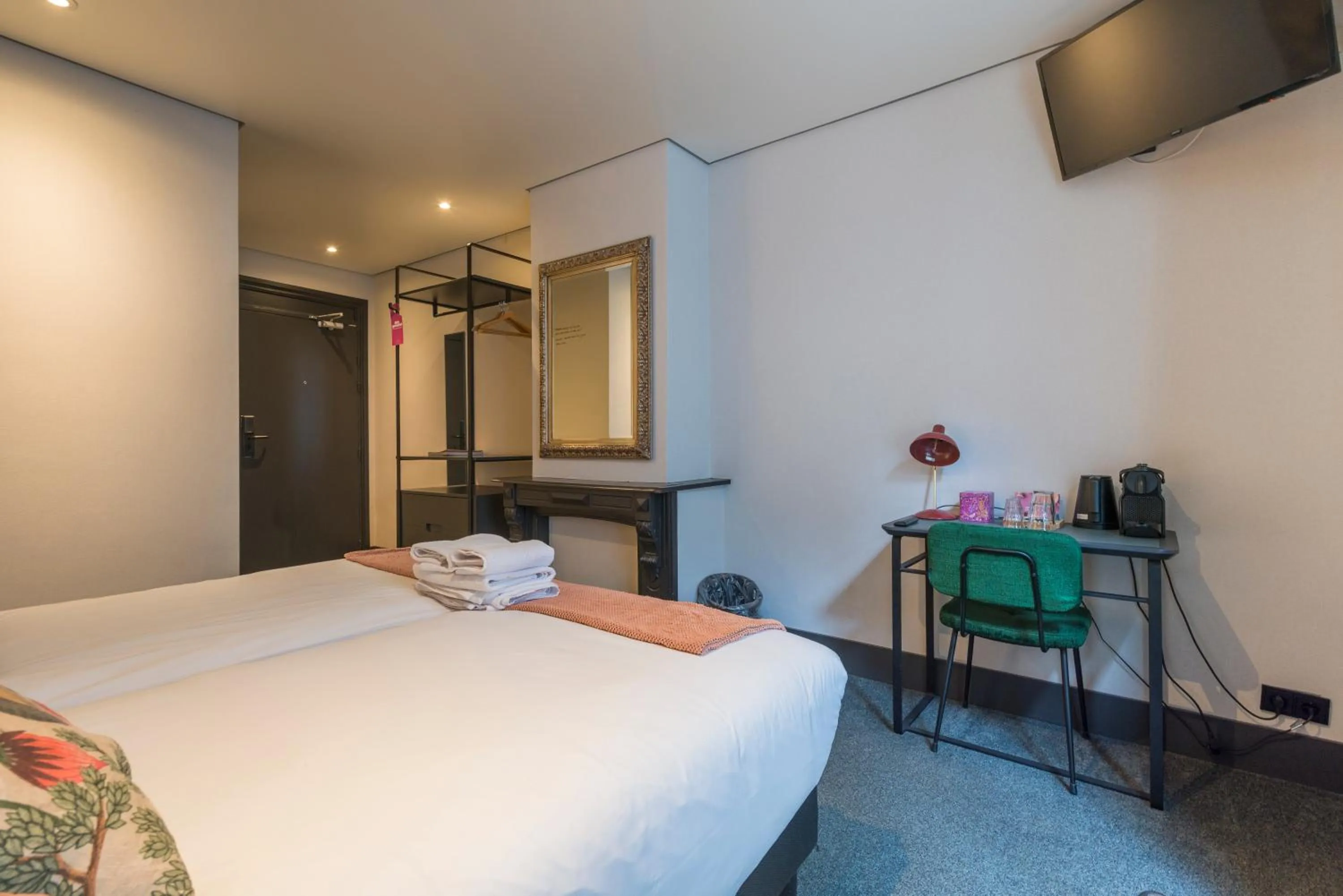 Photo of the whole room, Bed in Hotel Sutor