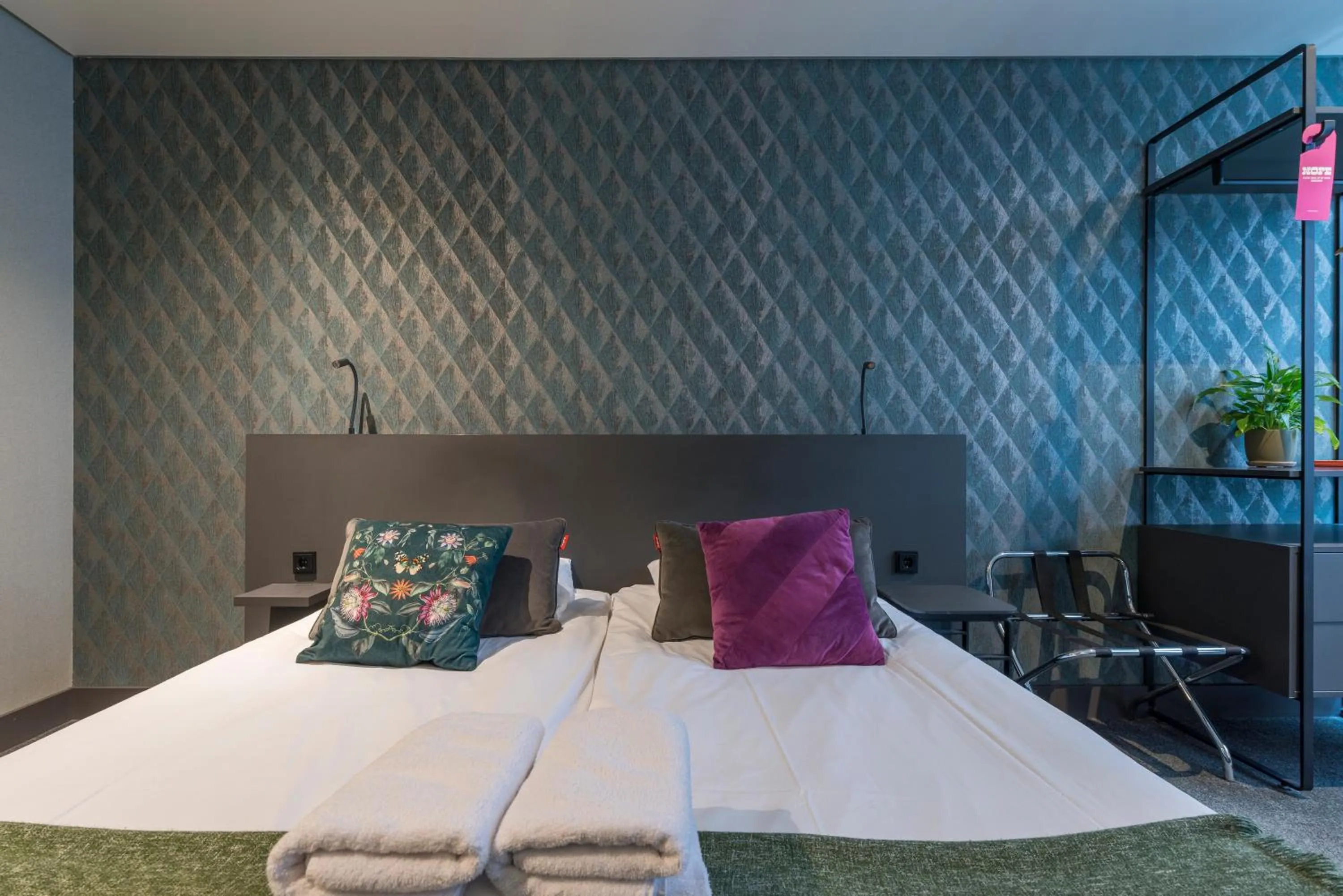 Bedroom, Bed in Hotel Sutor