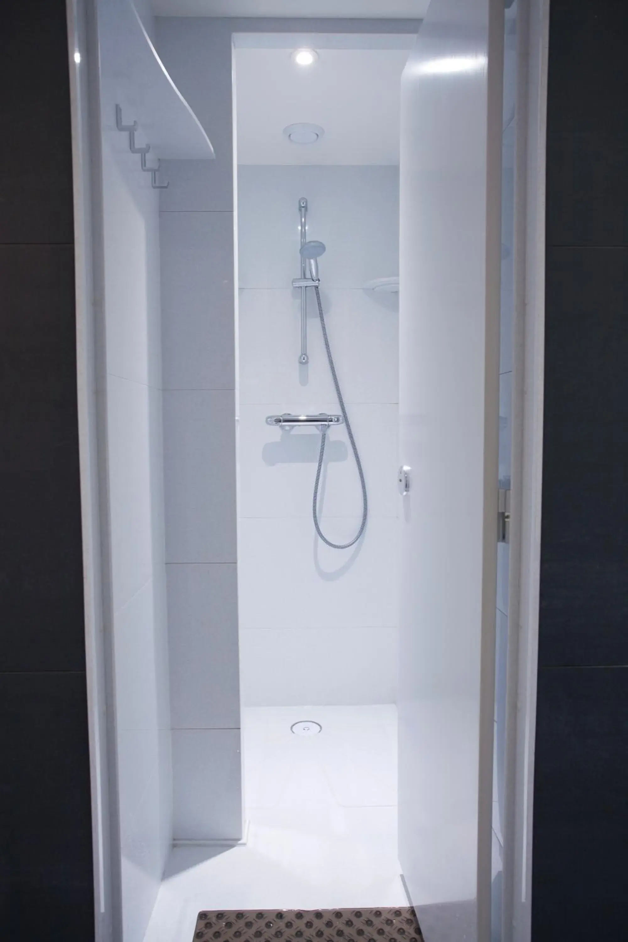 Shower, Bathroom in St Christopher's Greenwich