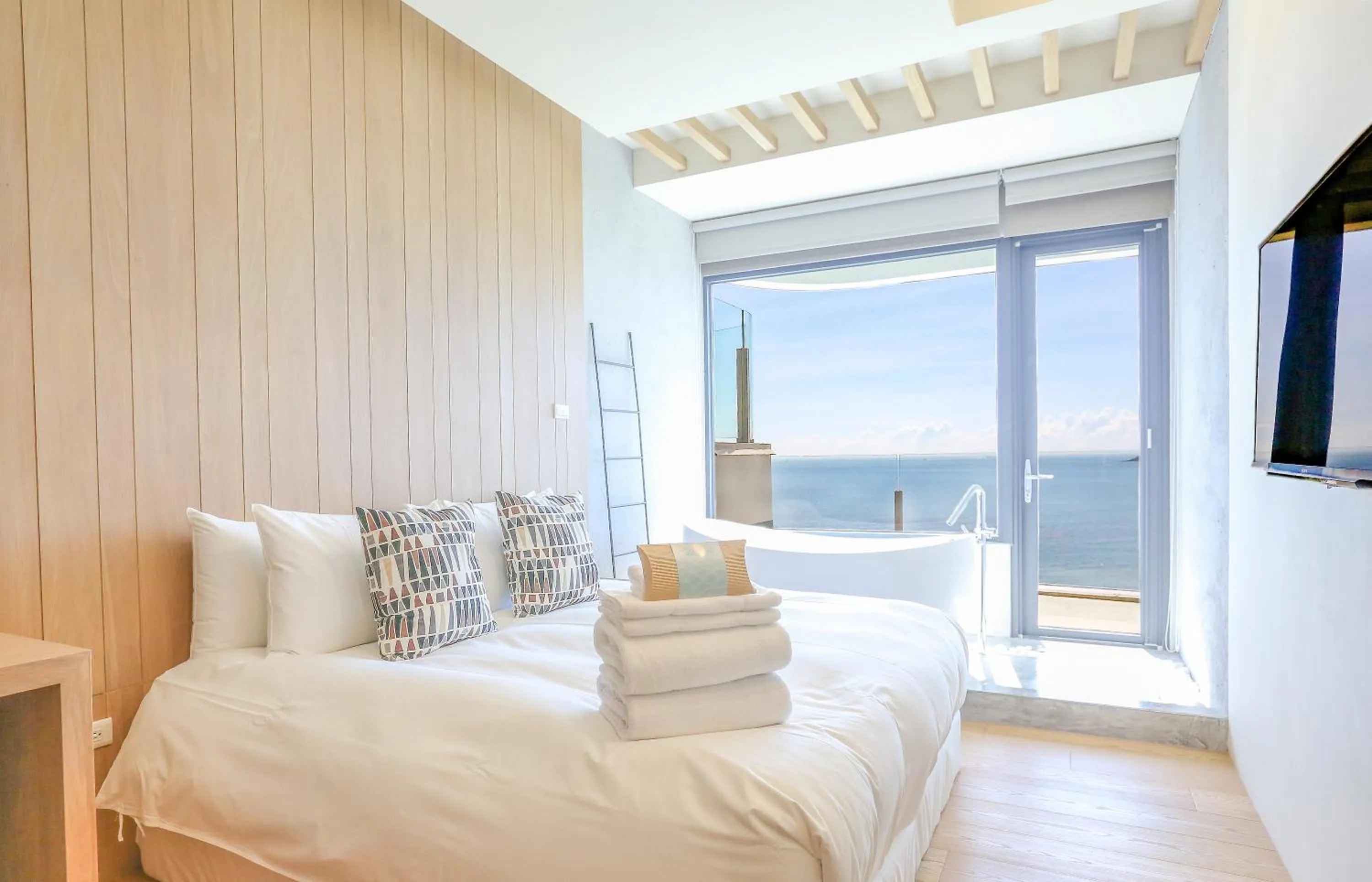 Deluxe Double Room with Balcony and Sea View in Laguna Villas & Resorts