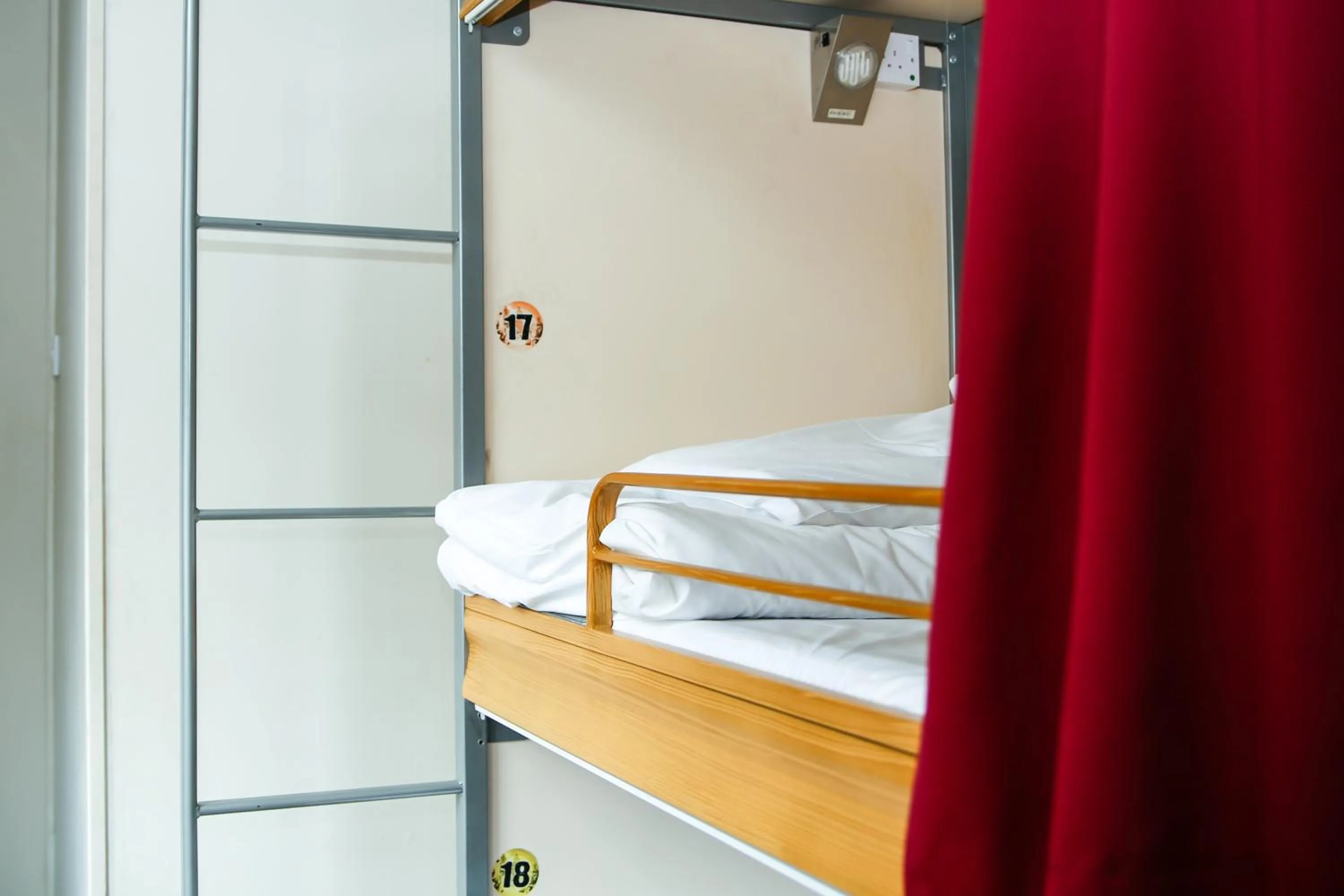 Bedroom, Bed in St Christopher's Inn Hammersmith