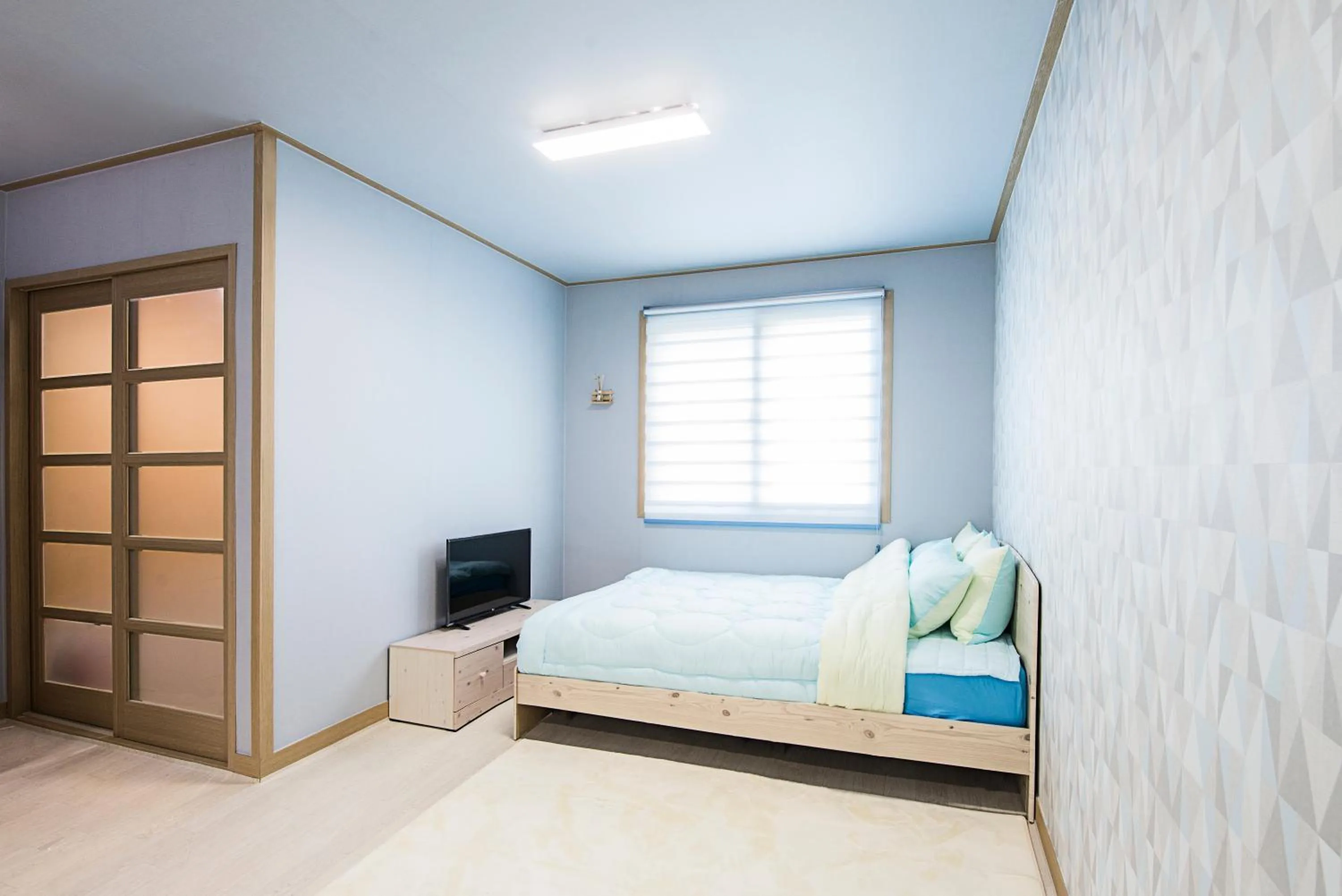 Photo of the whole room, Bed in Brassica Flower Pension