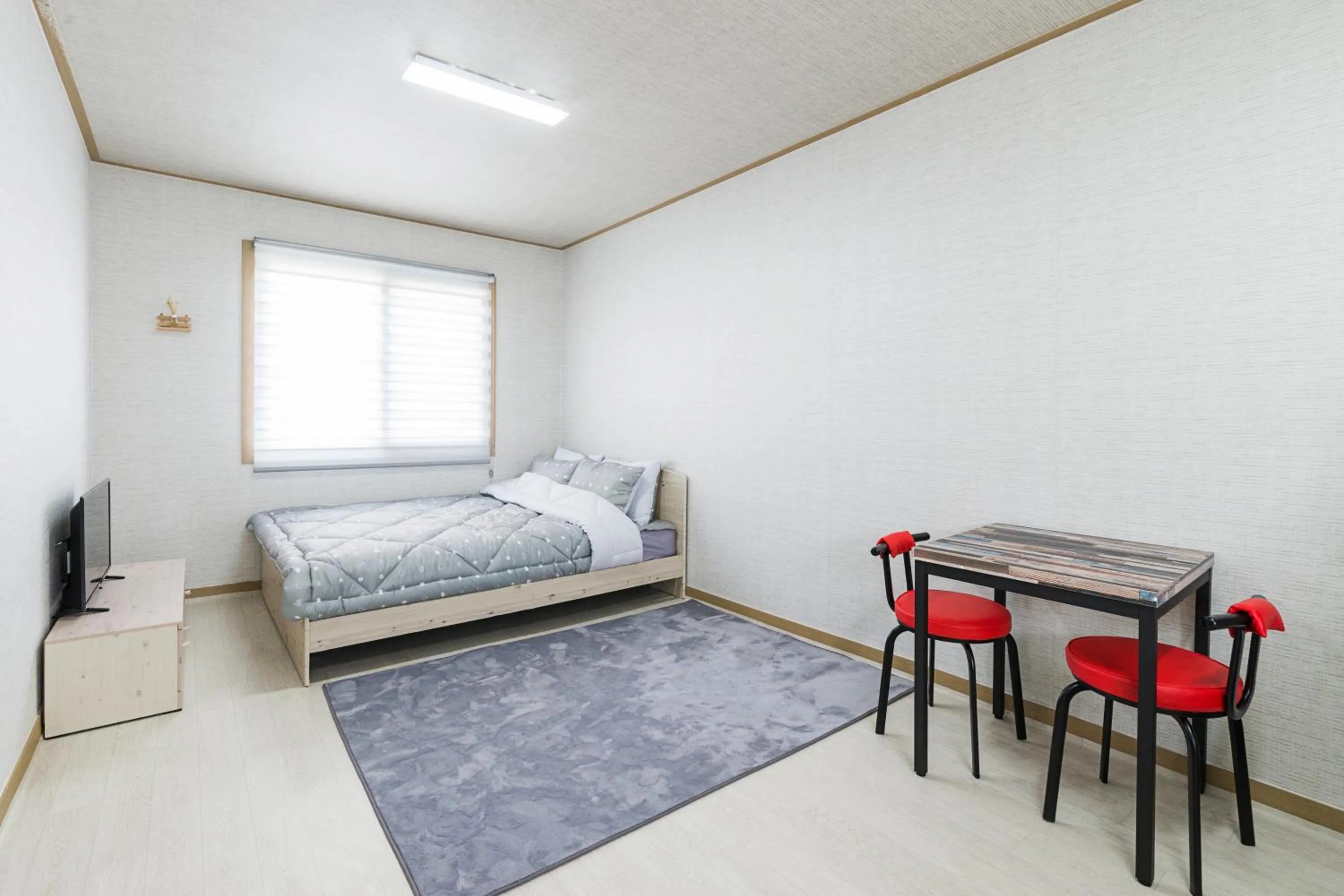 Photo of the whole room, Bed in Brassica Flower Pension