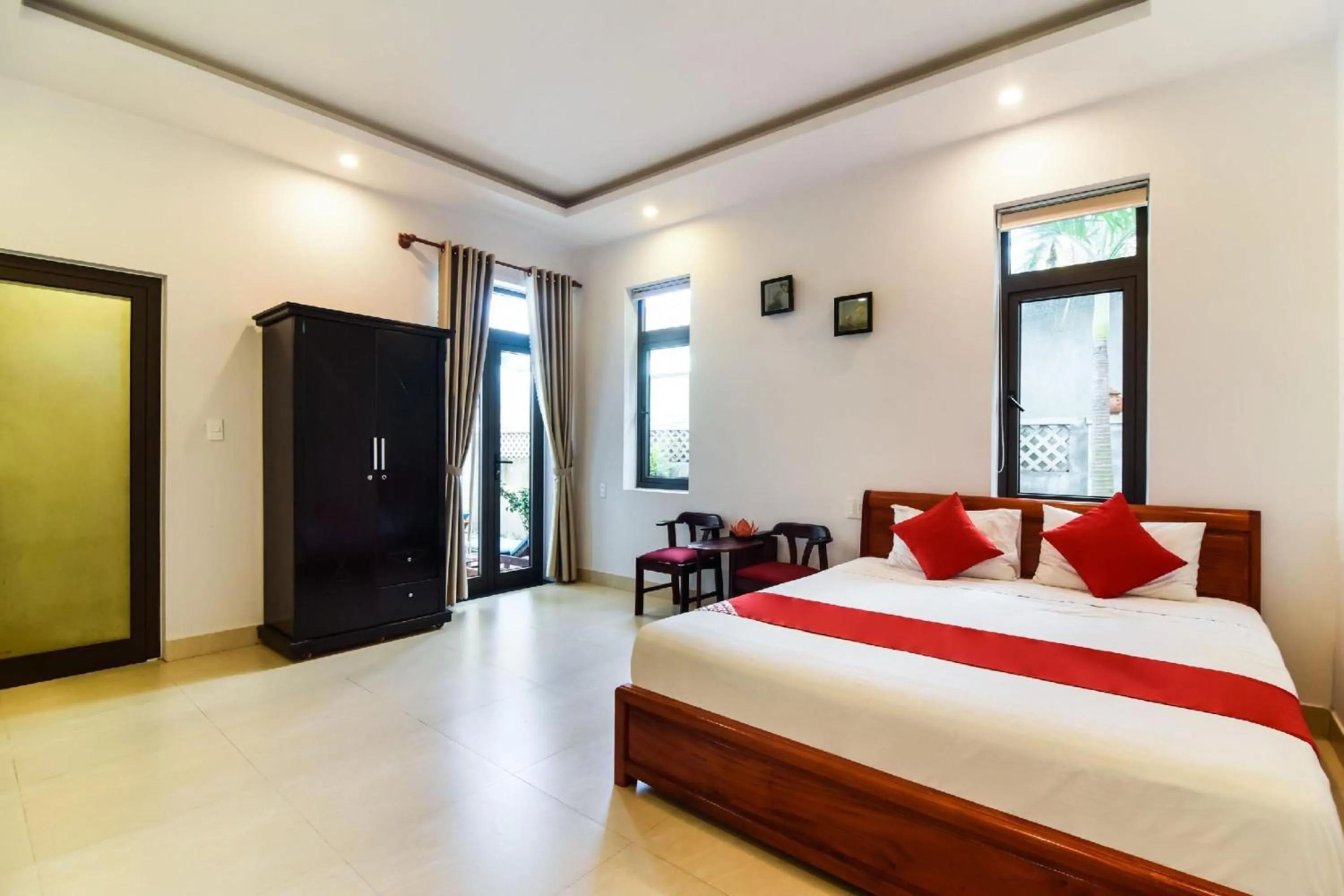 Photo of the whole room, Bed in OYO 473 Suburban Villa