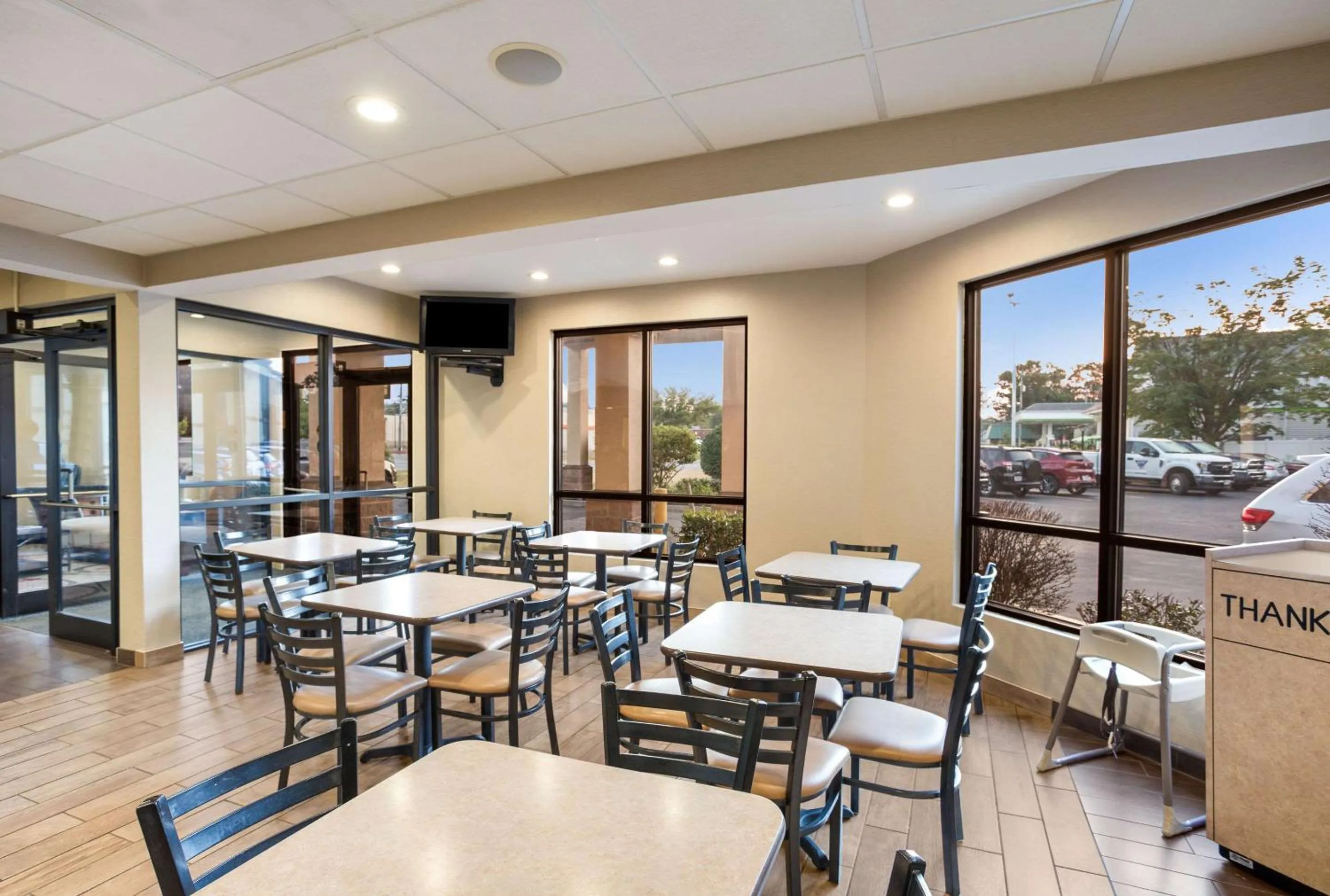 Breakfast in Quality Inn Albany Colonie