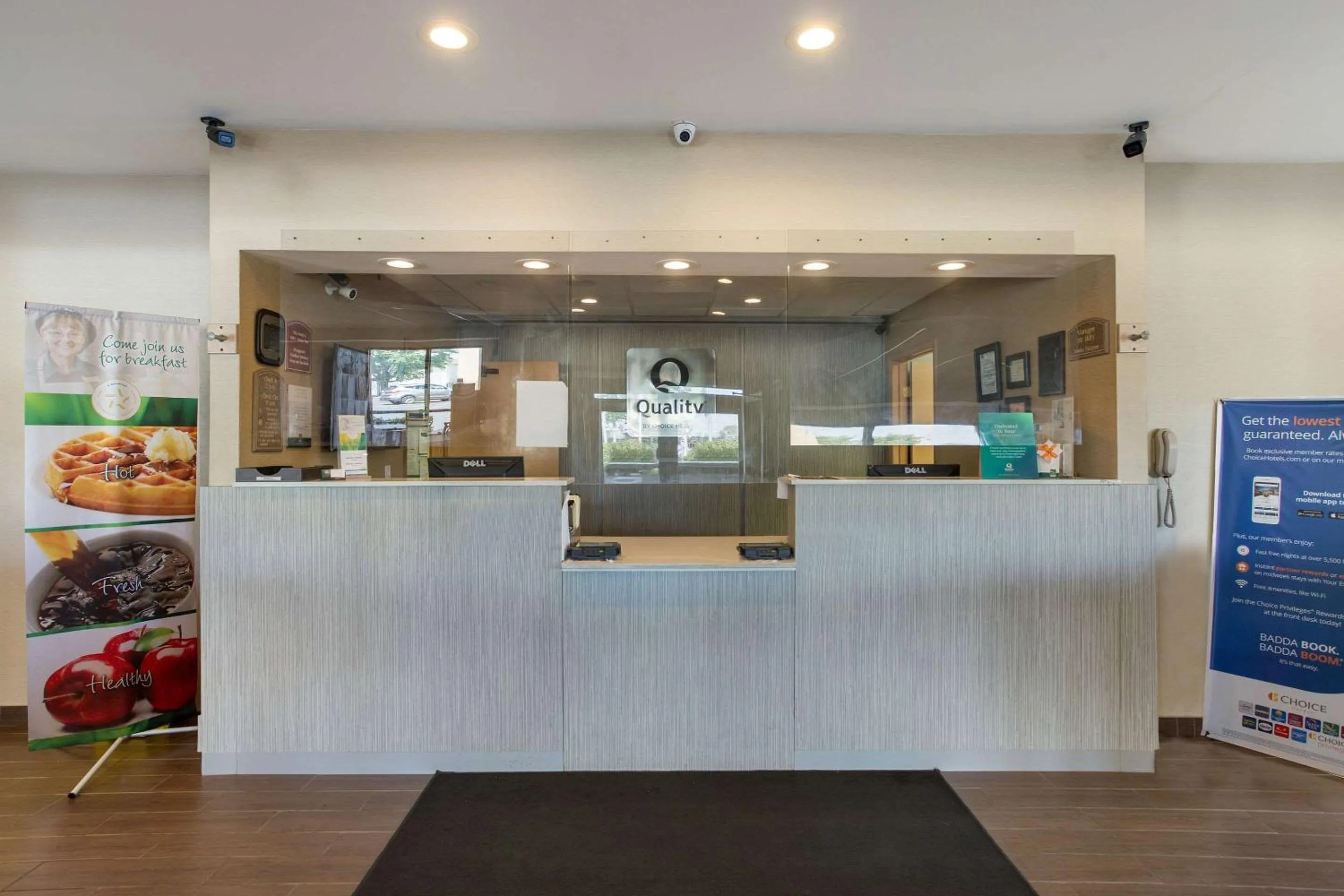 Lobby or reception in Quality Inn Albany Colonie