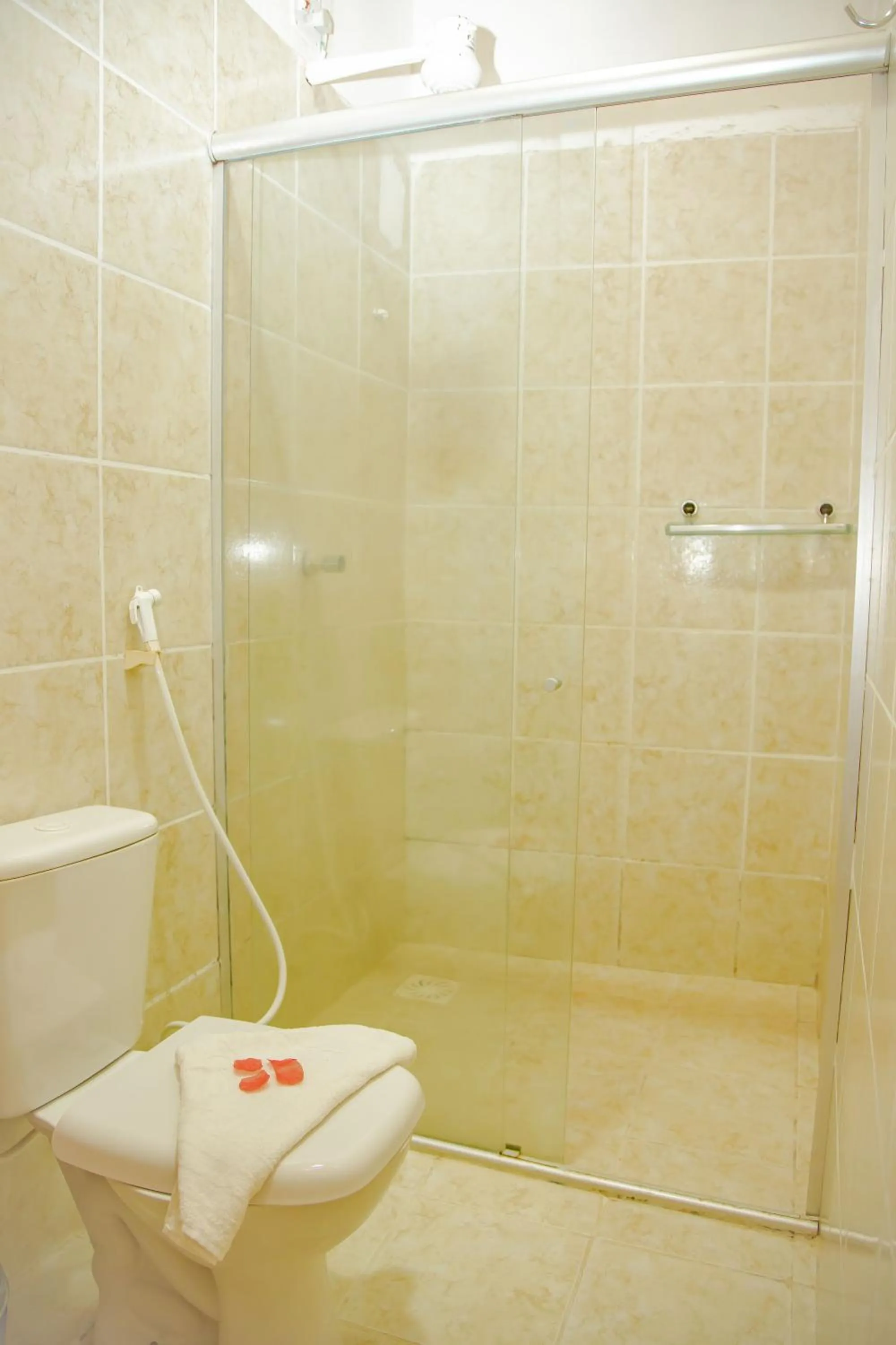 Toilet in Jeri Village Hotel