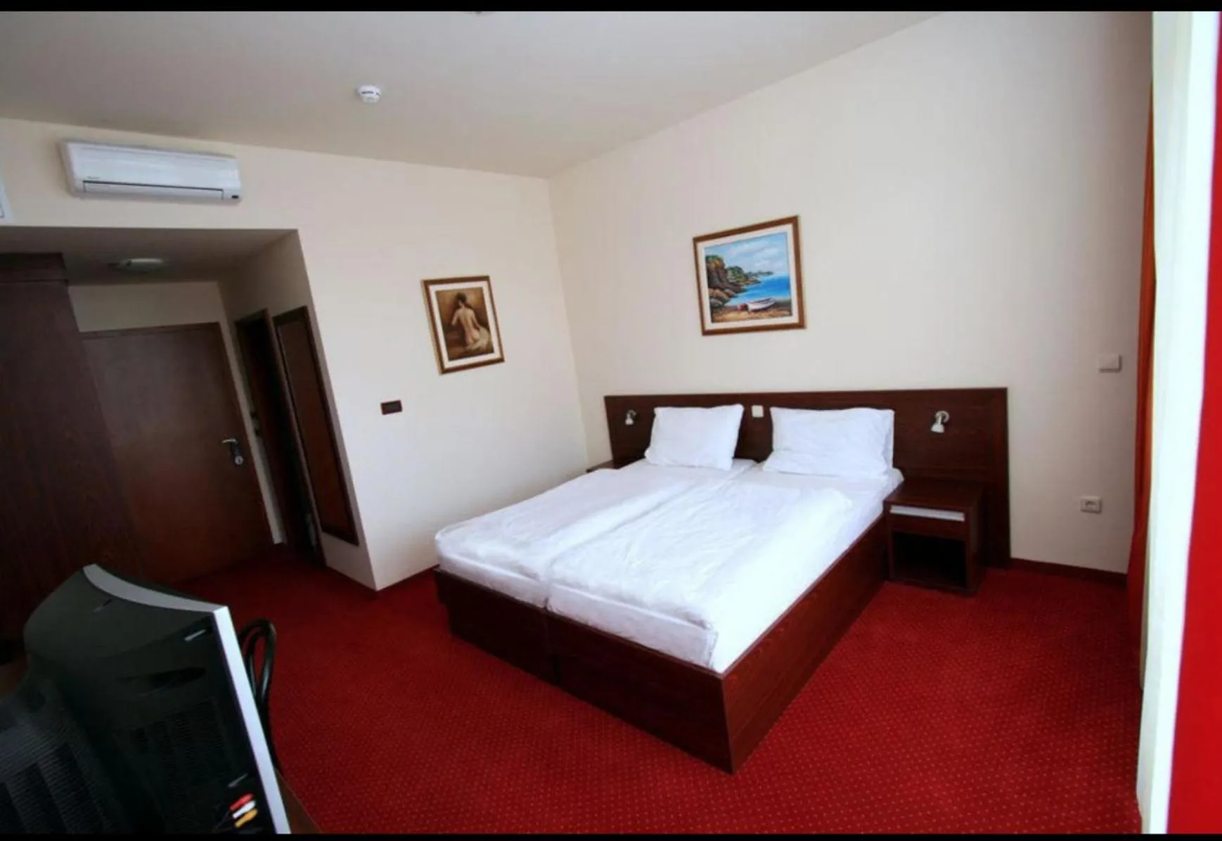 Bed in Lux Hotel Pansion