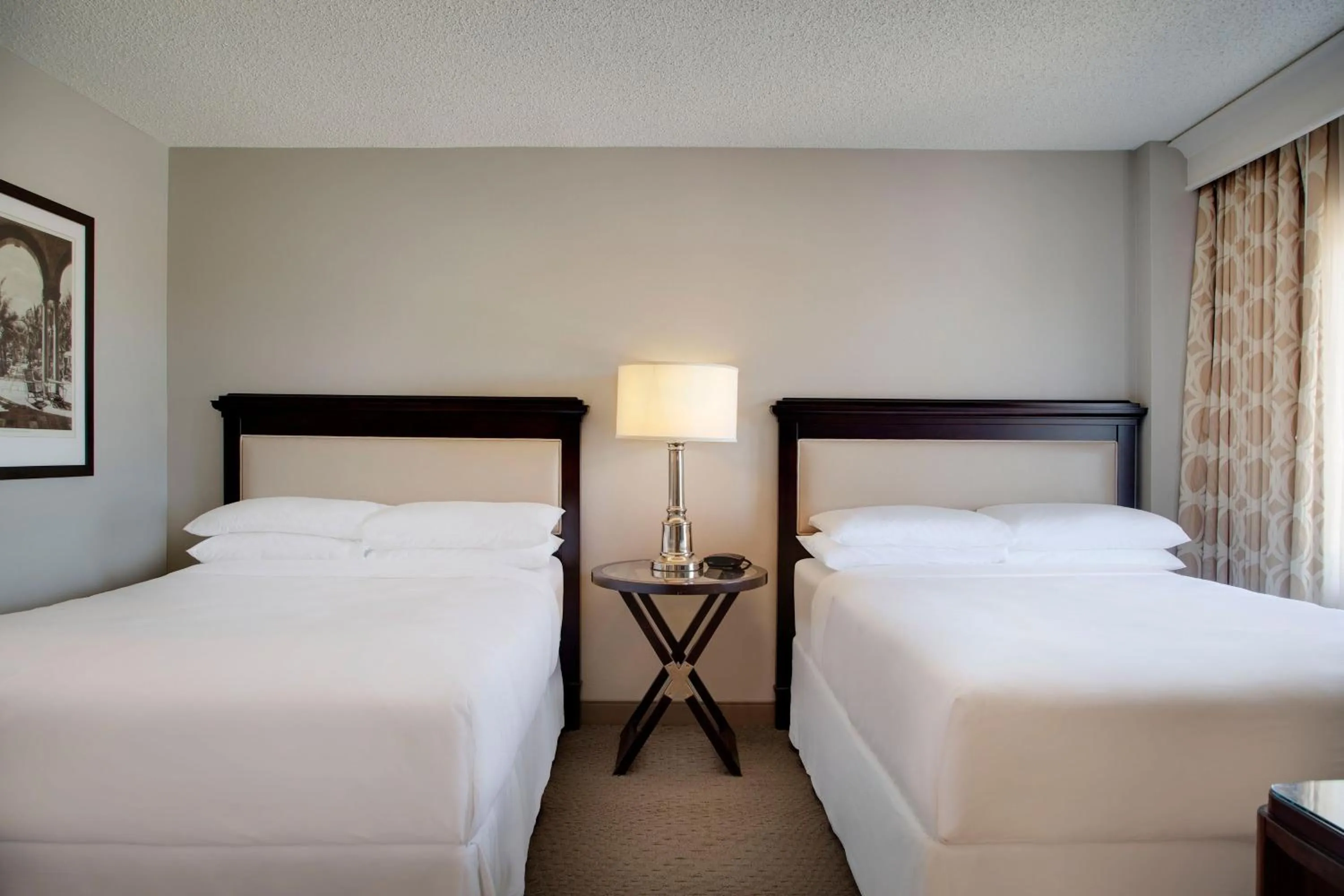 Bedroom, Bed in Sheraton Suites Fort Lauderdale West