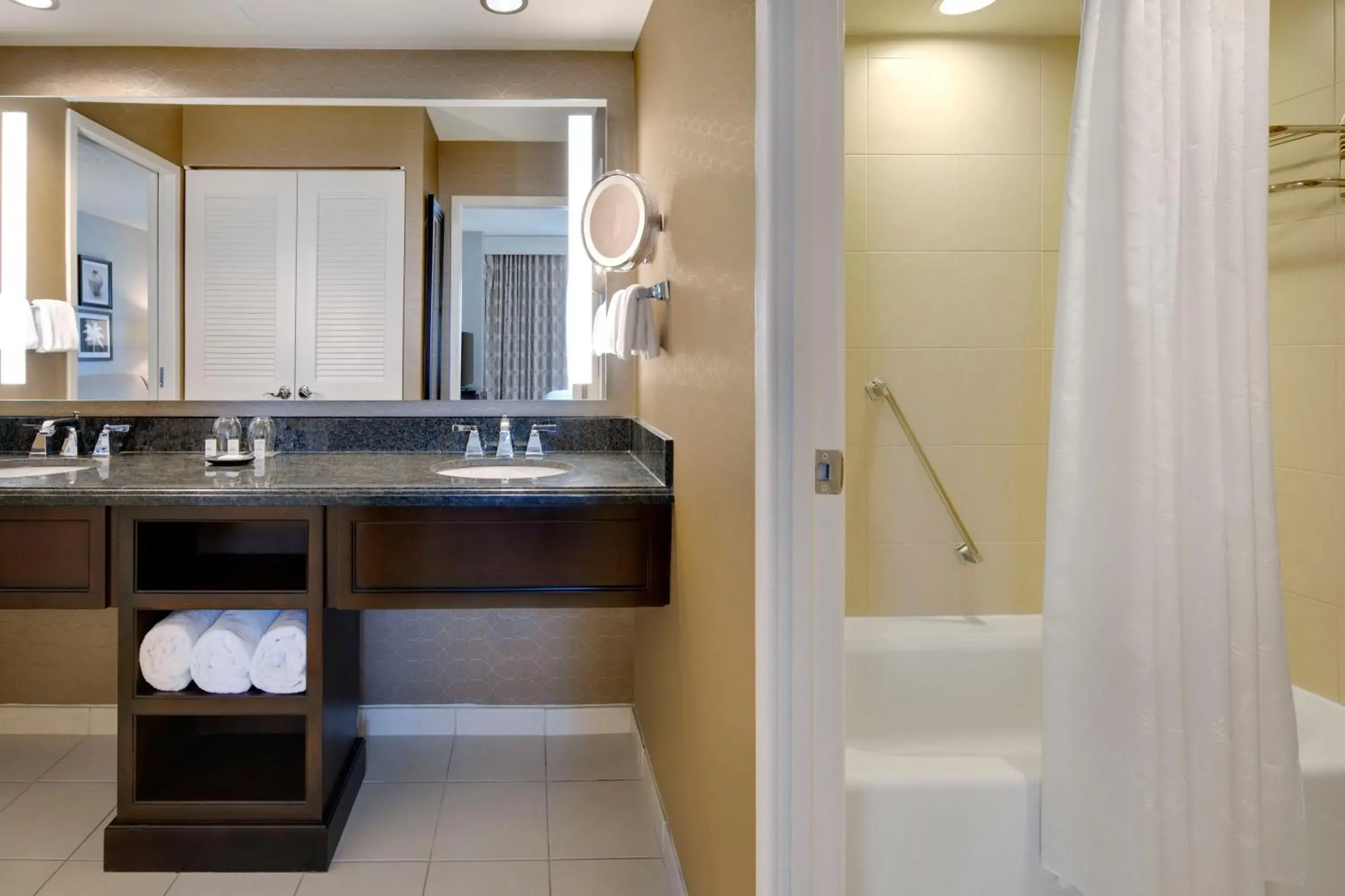 Standard King, 1 Bedroom Suite in Sheraton Suites Fort Lauderdale West Standard King, 1 Bedroom Suite in Sheraton Suites Fort Lauderdale West