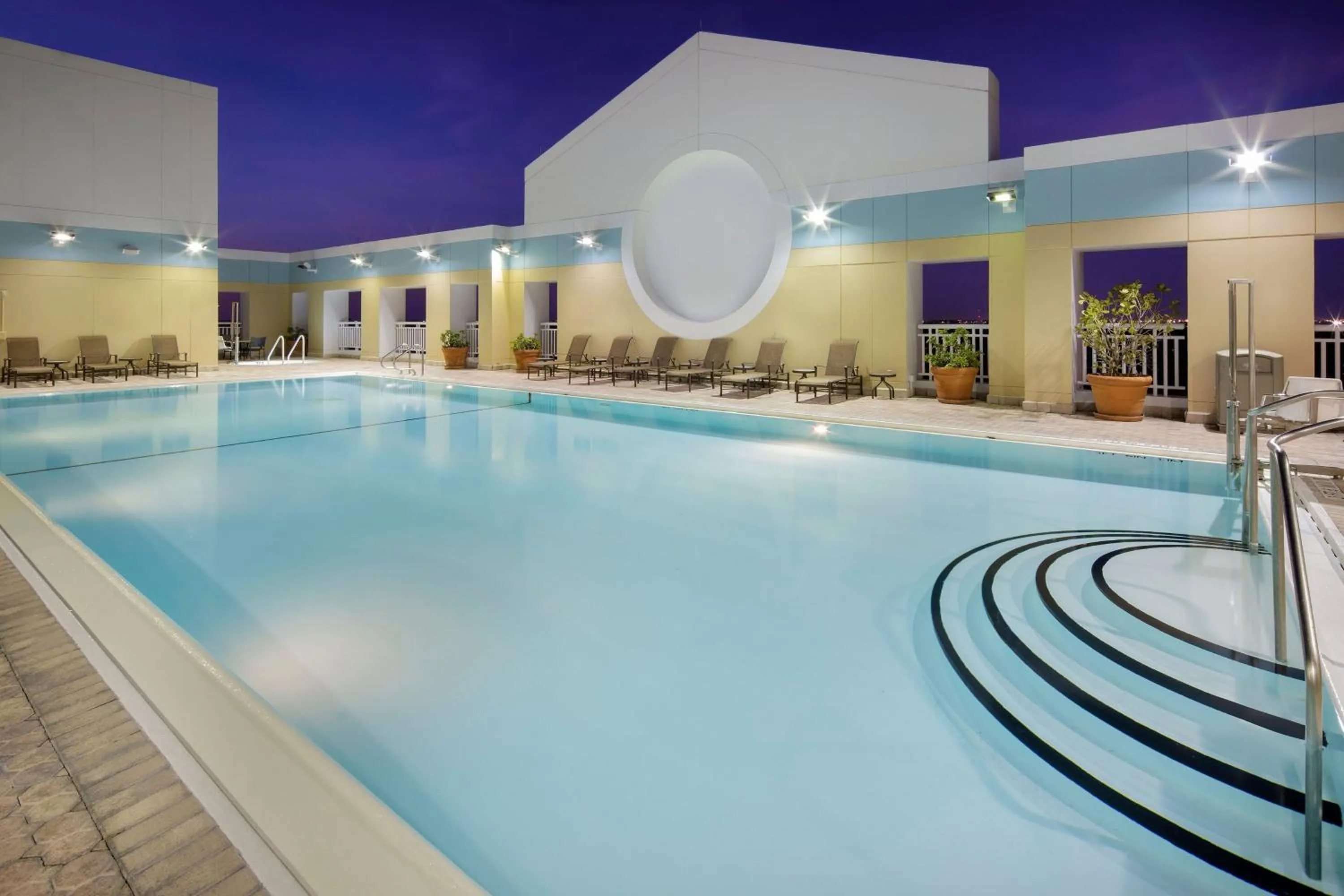 Swimming pool in Sheraton Suites Fort Lauderdale West