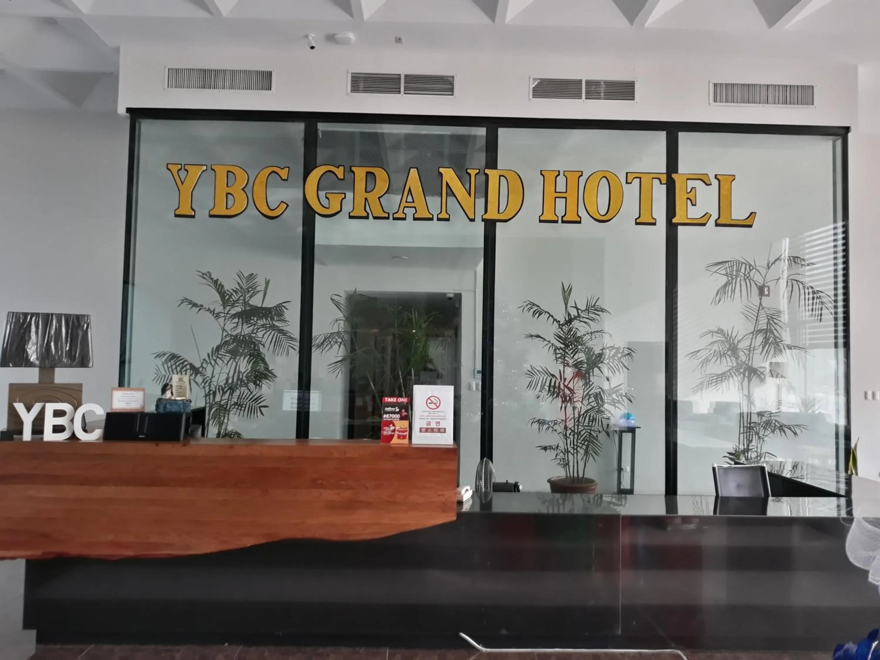 Facade/entrance in YBC Grand Hotel