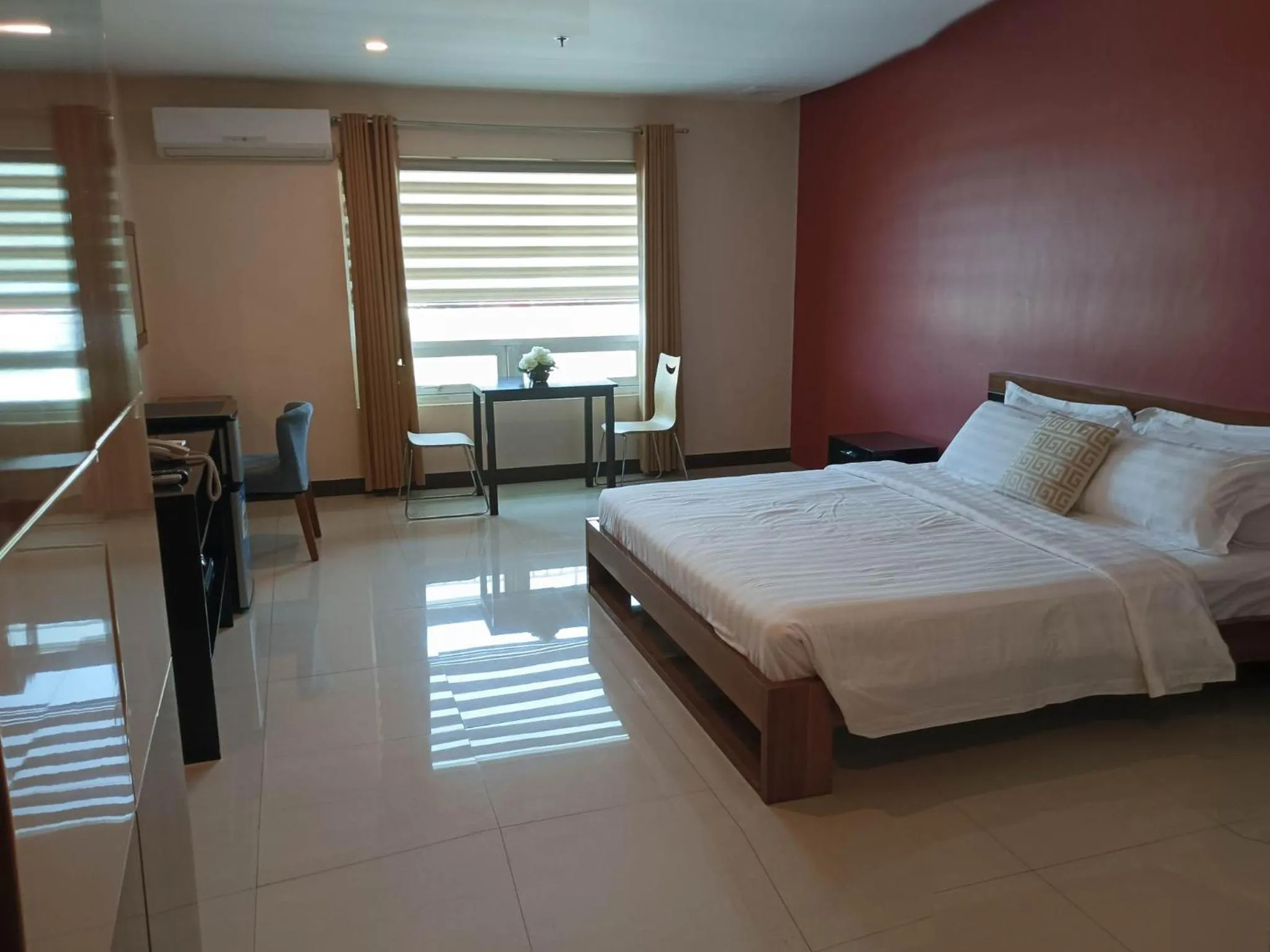 Bedroom, Bed in YBC Grand Hotel