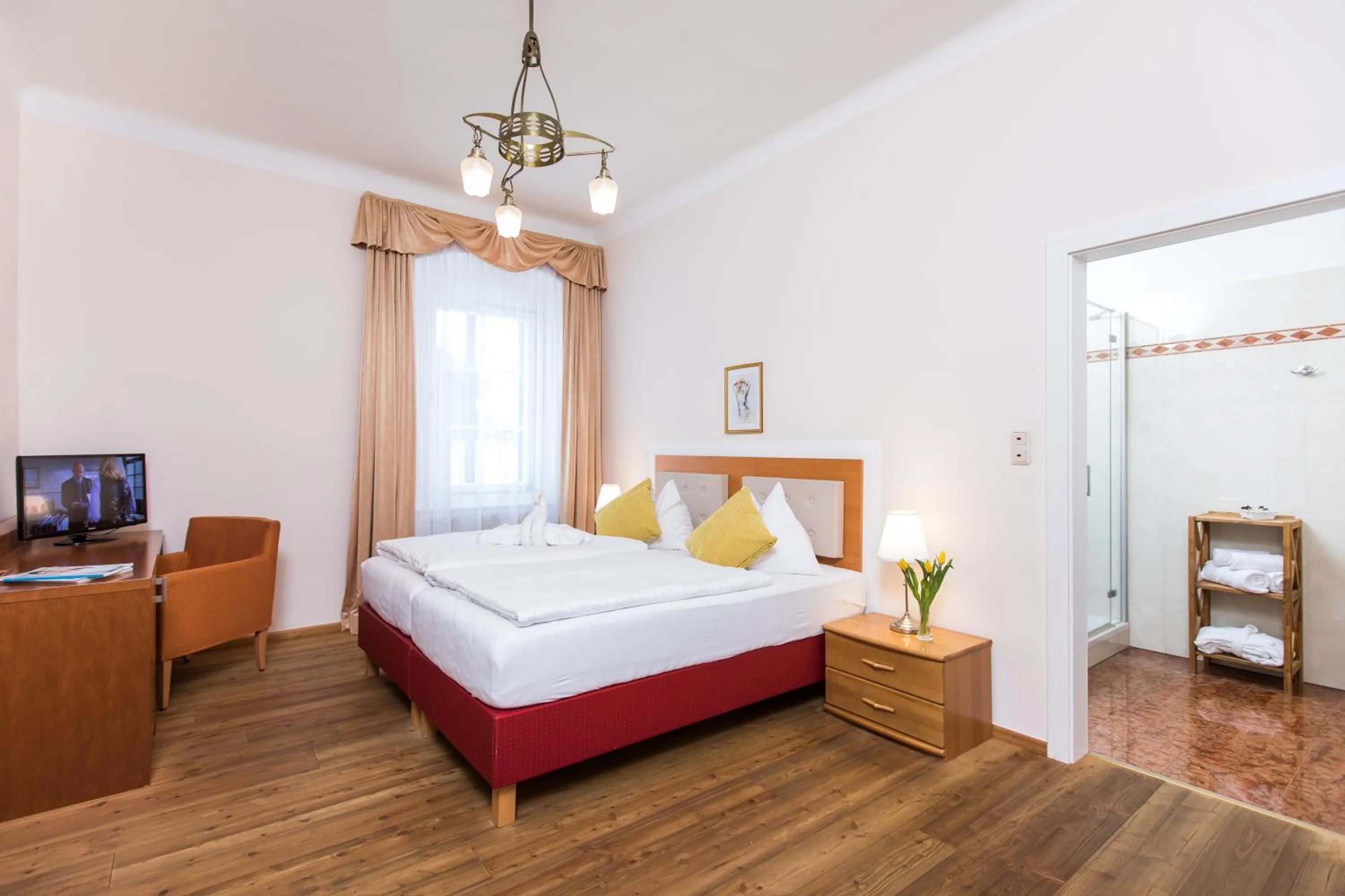 Photo of the whole room, Bed in Hotel am See - Seeresidenz