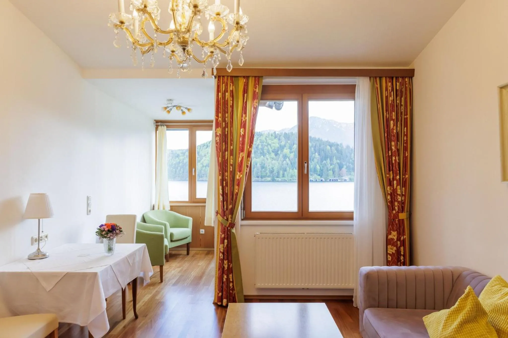 Photo of the whole room, Bed in Hotel am See - Seeresidenz