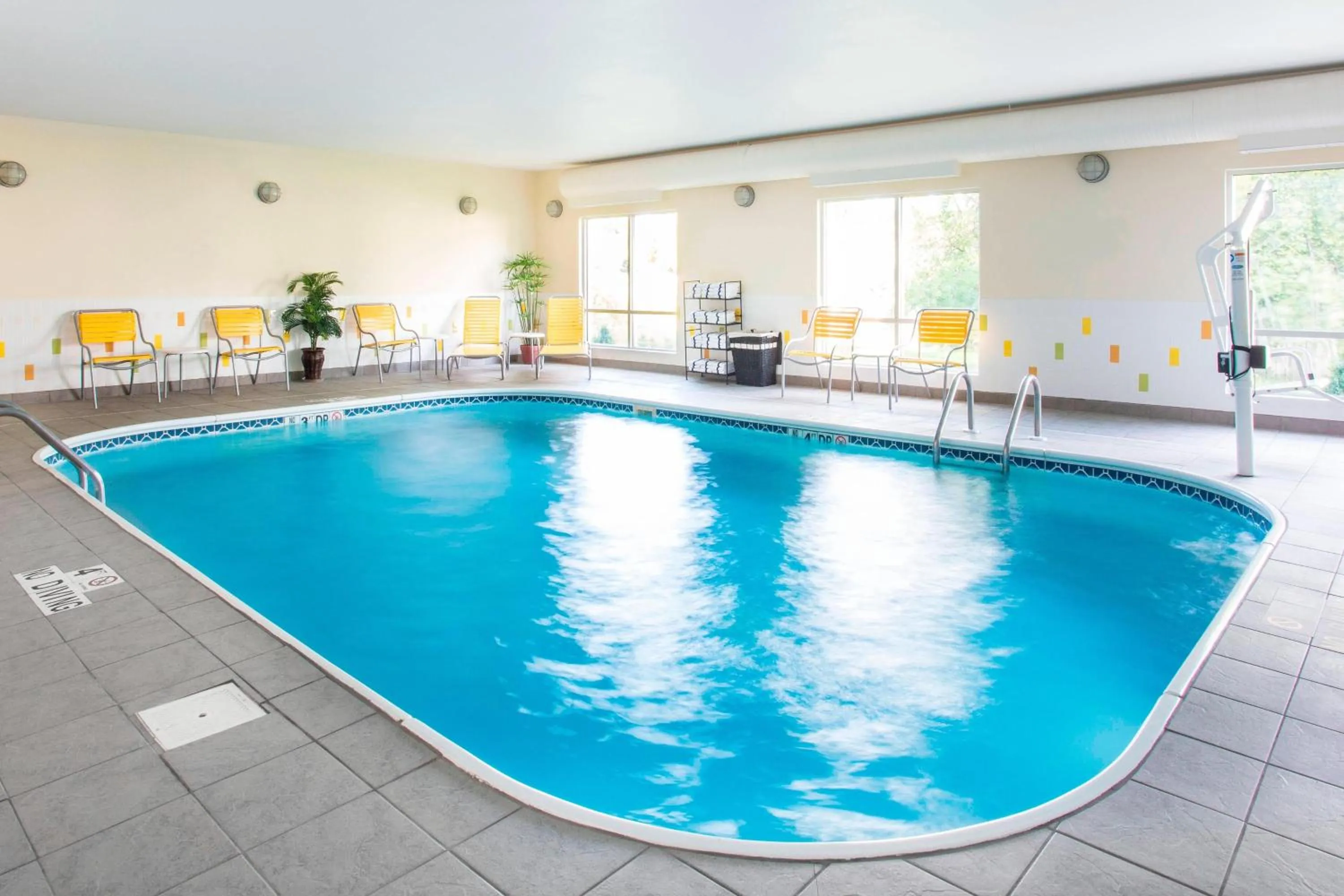 Swimming pool in Fairfield Inn & Suites South Bend Mishawaka
