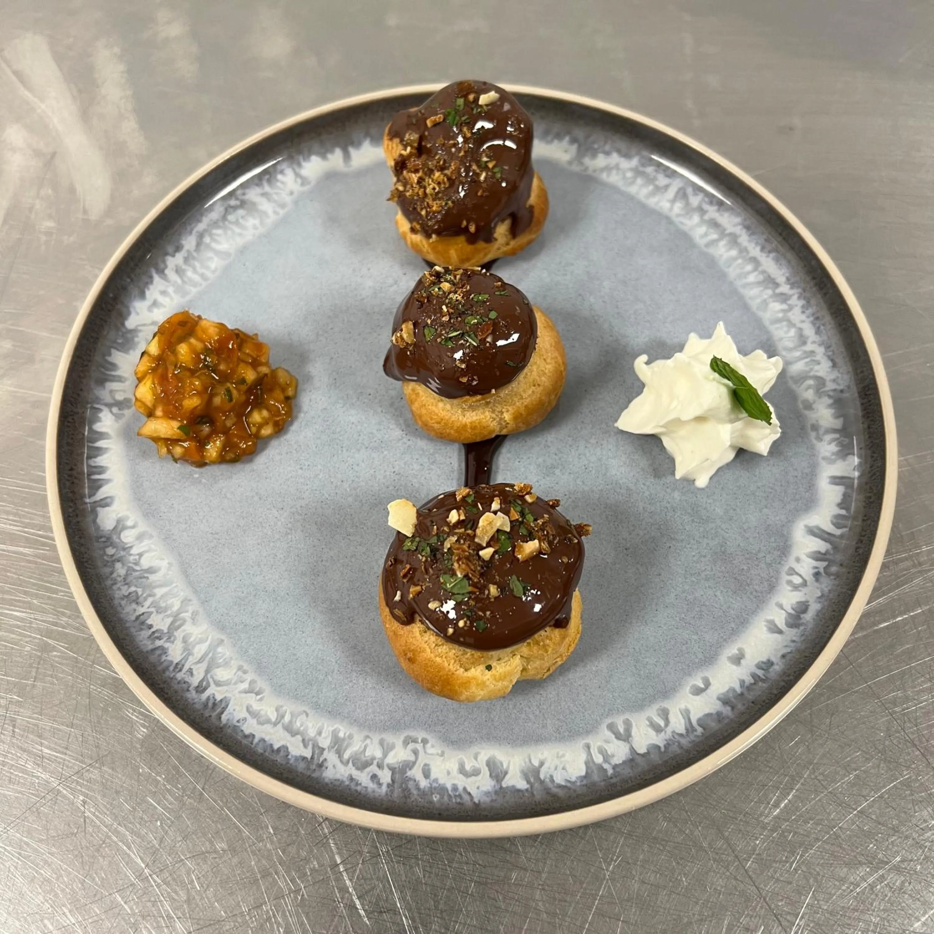 Restaurant/places to eat in Hôtel du Lion d'OR