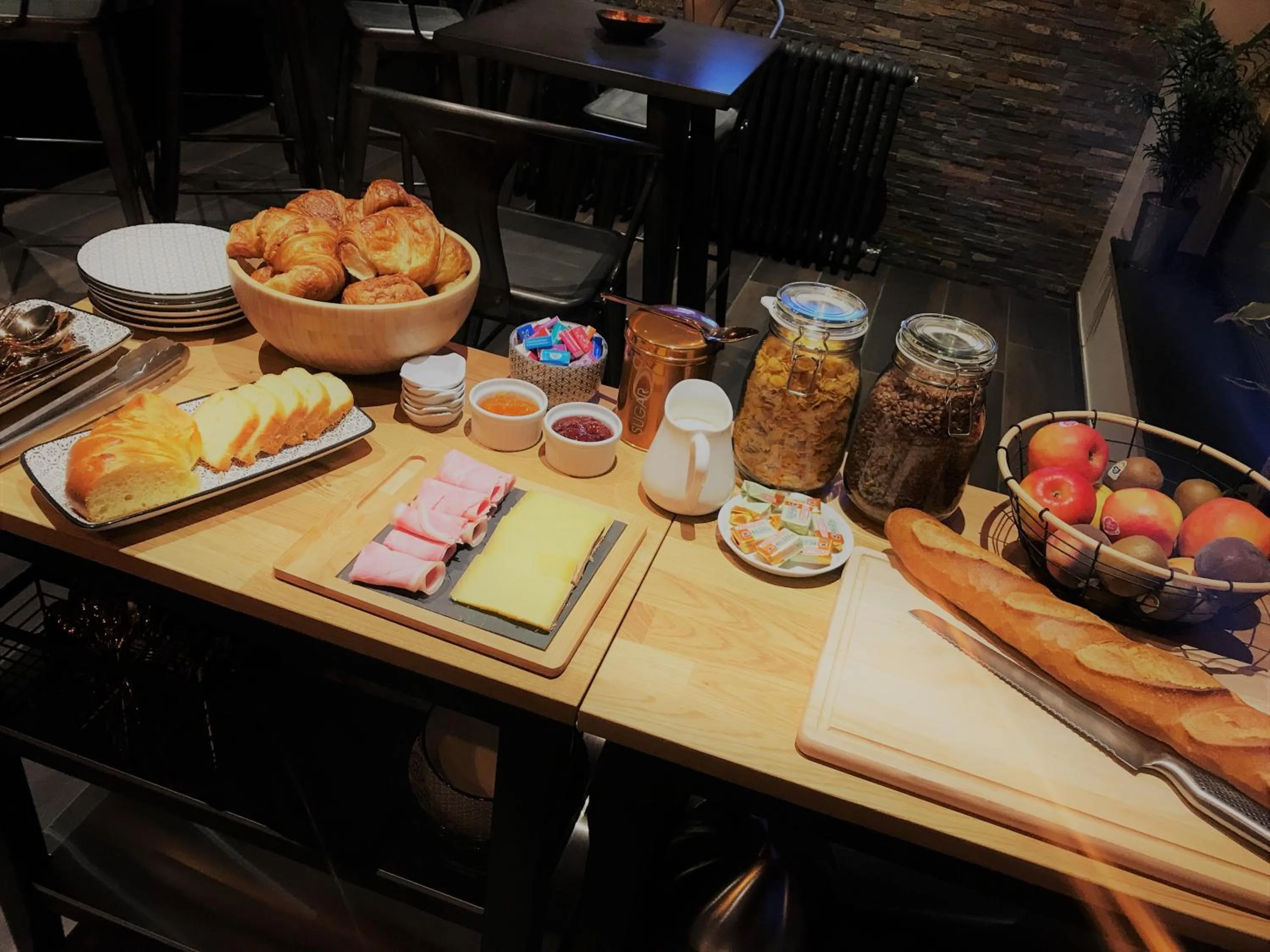 Continental breakfast in Hôtel du Lion d'OR