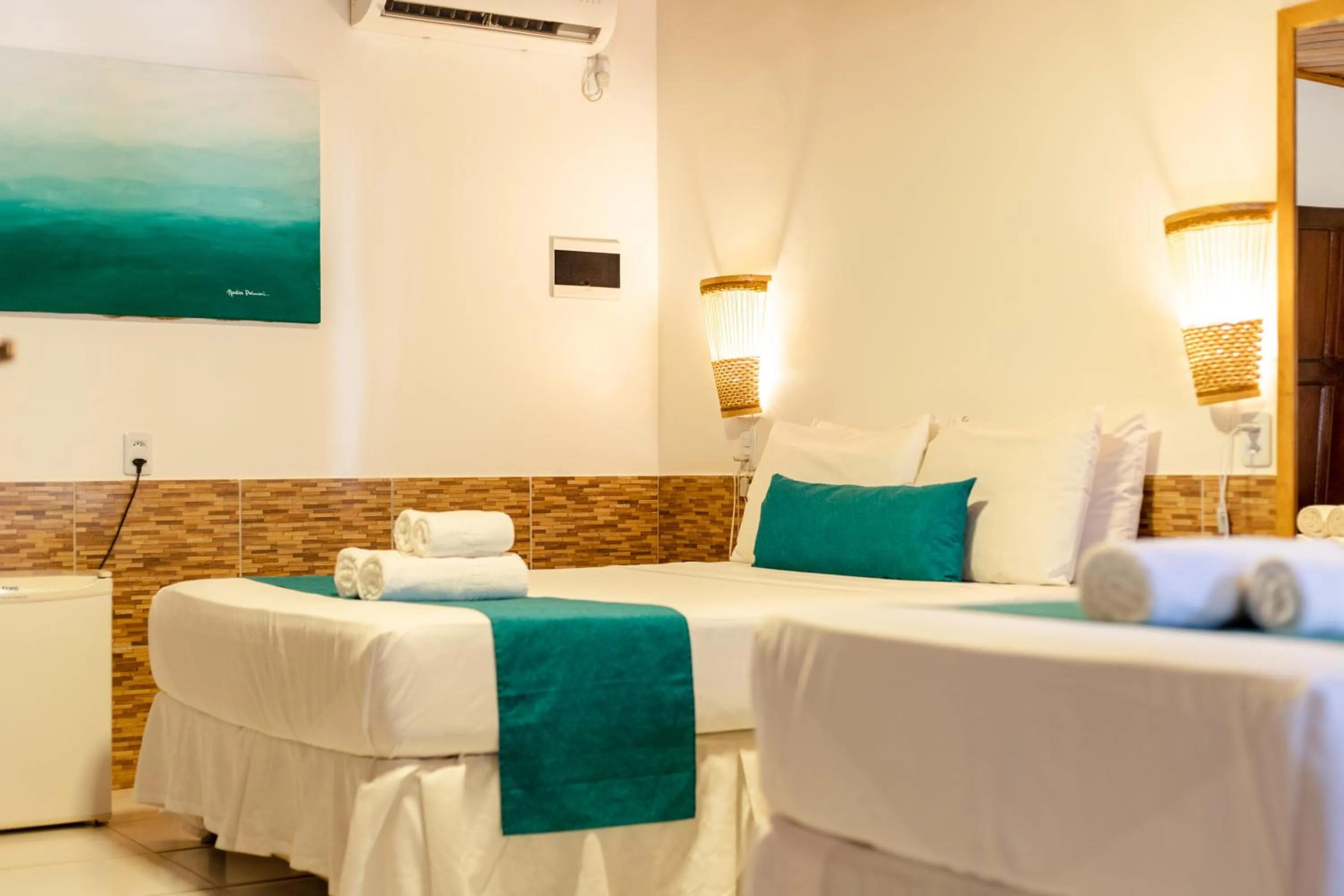 Photo of the whole room, Bed in Pousada Capitão Thomaz