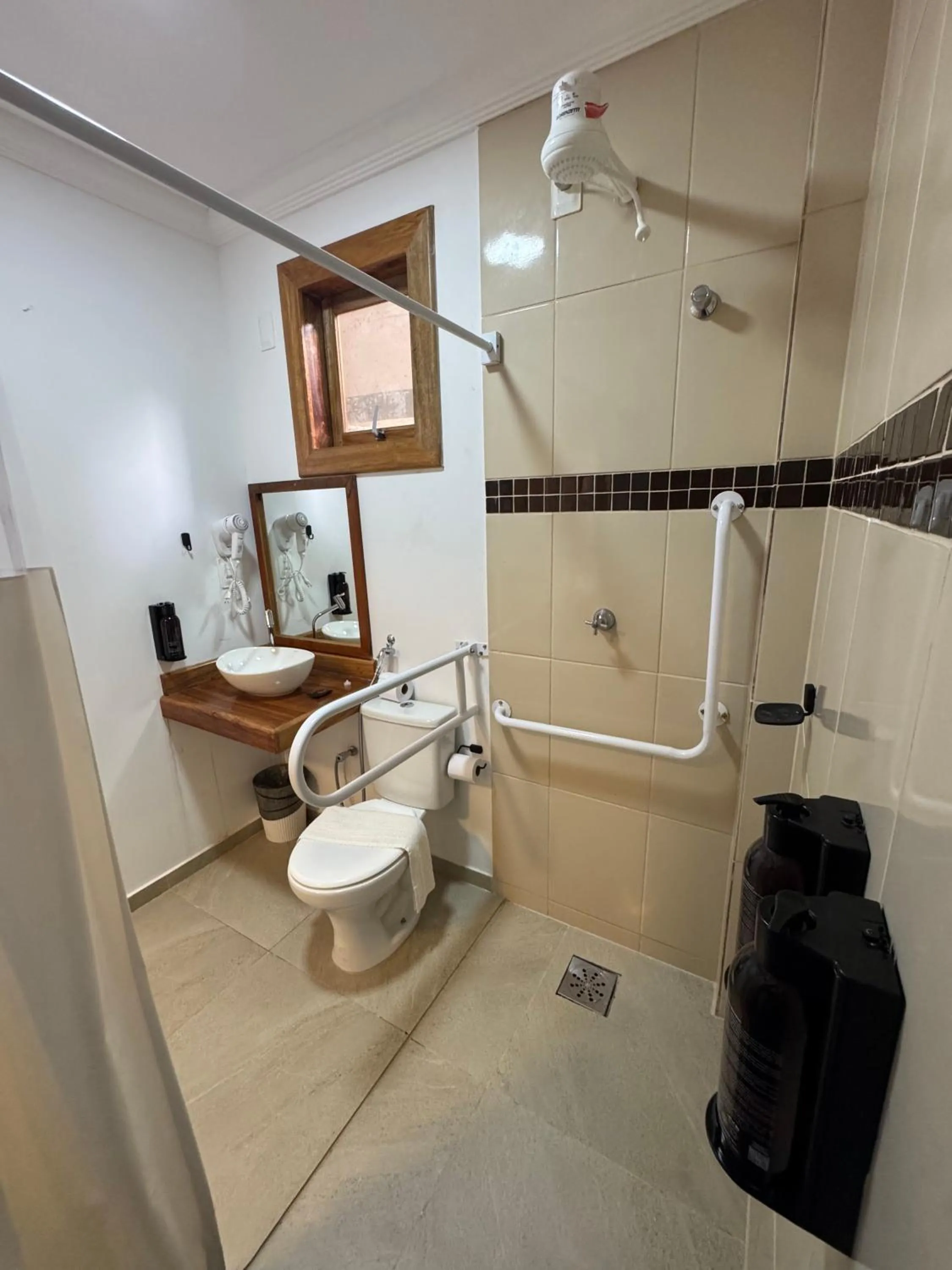 Shower in Pousada Capitão Thomaz