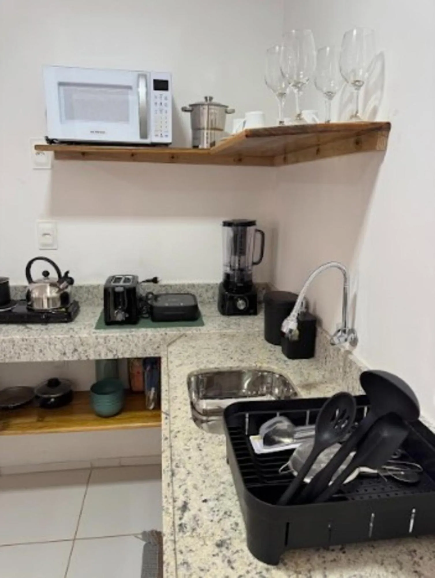 Kitchen or kitchenette in Pousada Capitão Thomaz