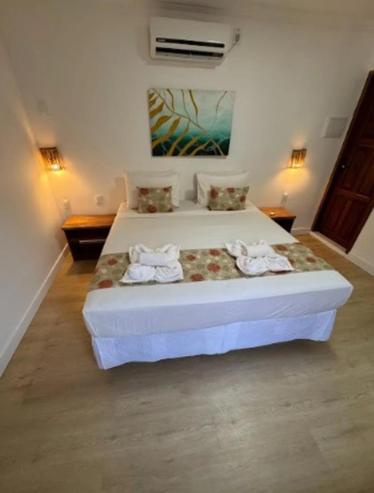 Photo of the whole room, Bed in Pousada Capitão Thomaz