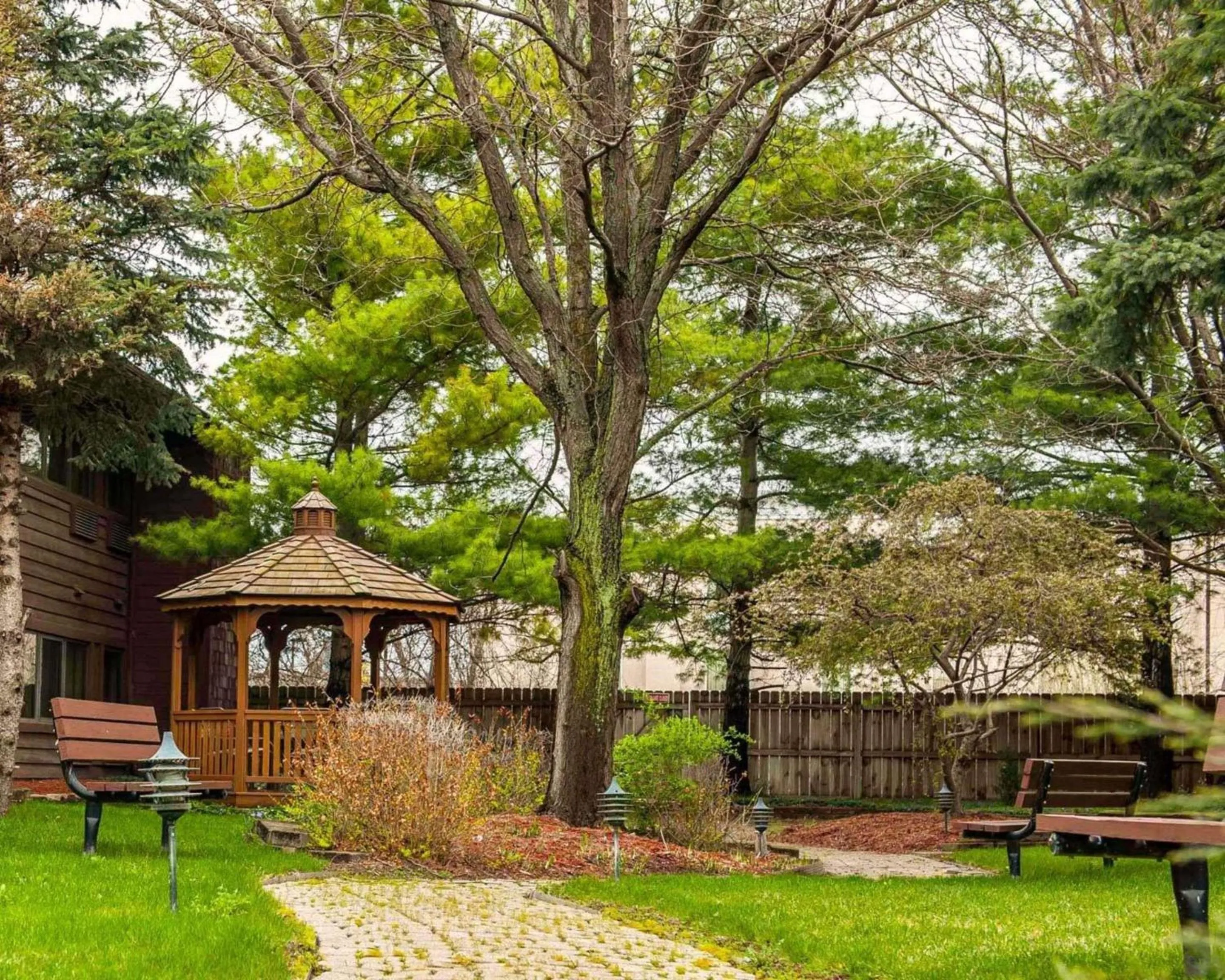 Swimming pool in Quality Inn & Suites Goshen
