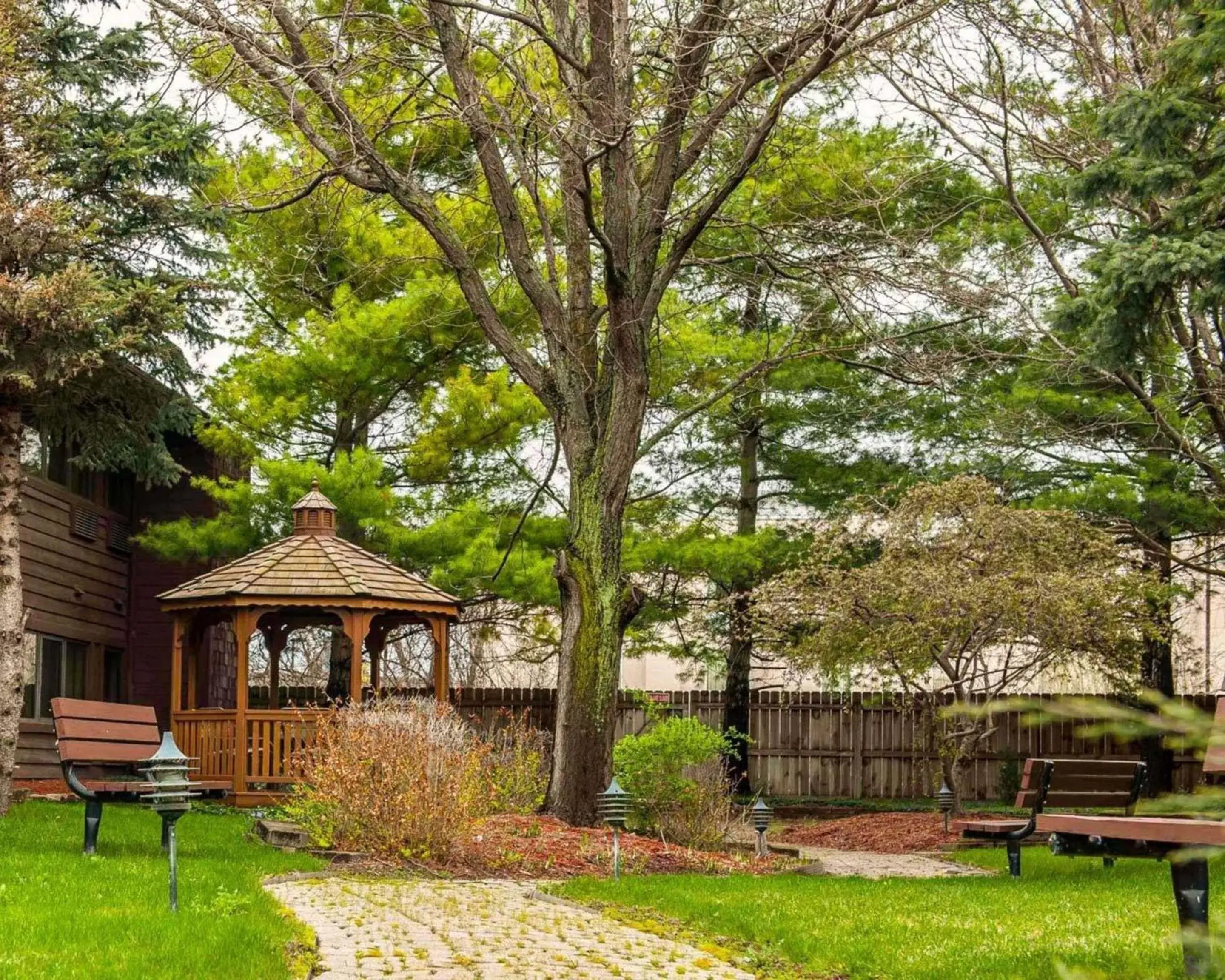 Swimming pool in Quality Inn & Suites Goshen Swimming pool in Quality Inn & Suites Goshen