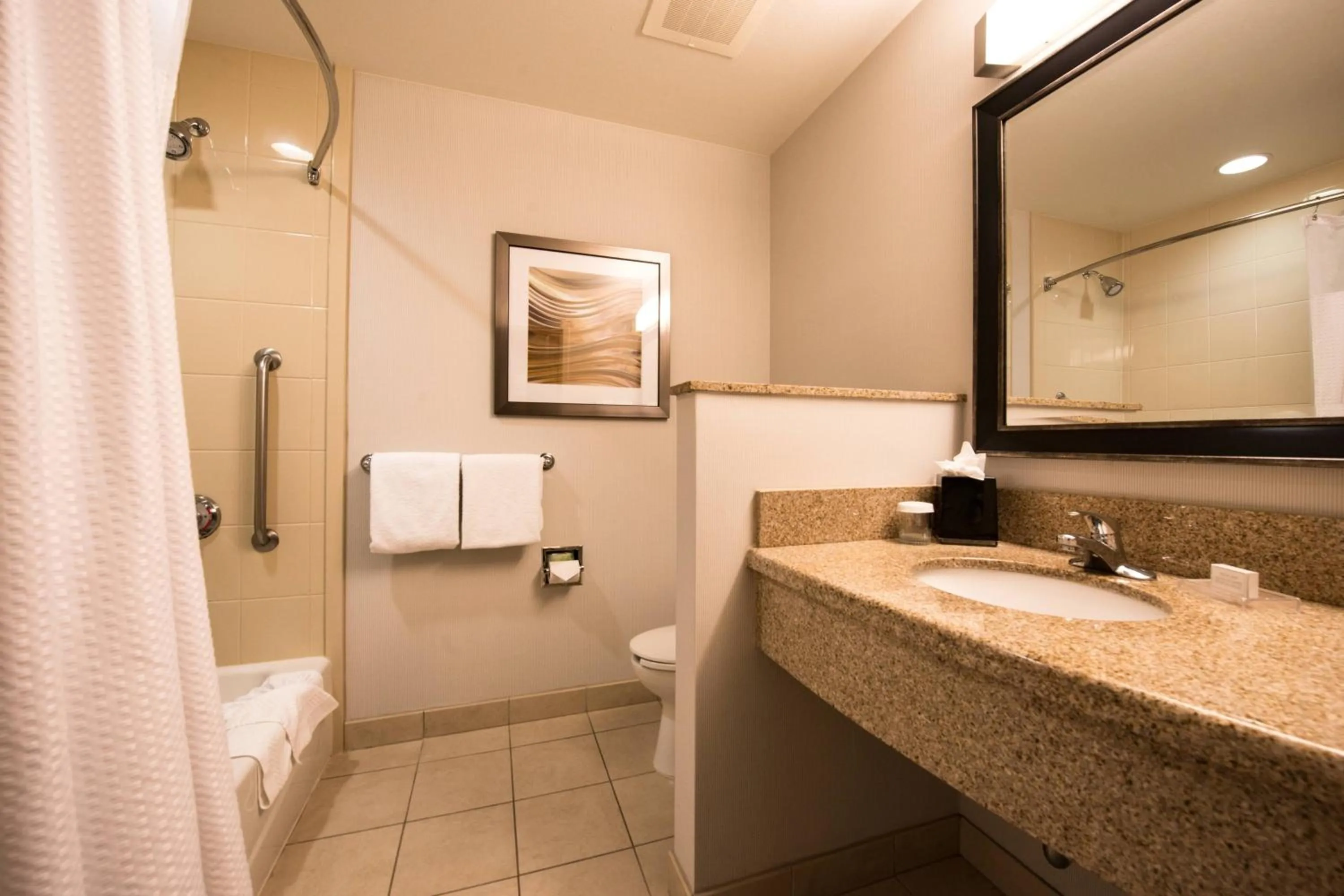 Bathroom in Courtyard by Marriott San Luis Obispo