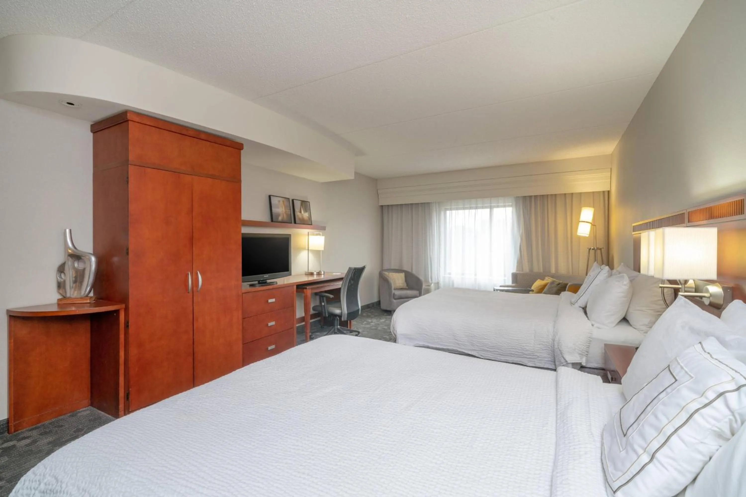 Photo of the whole room, Bed in Courtyard by Marriott Salisbury