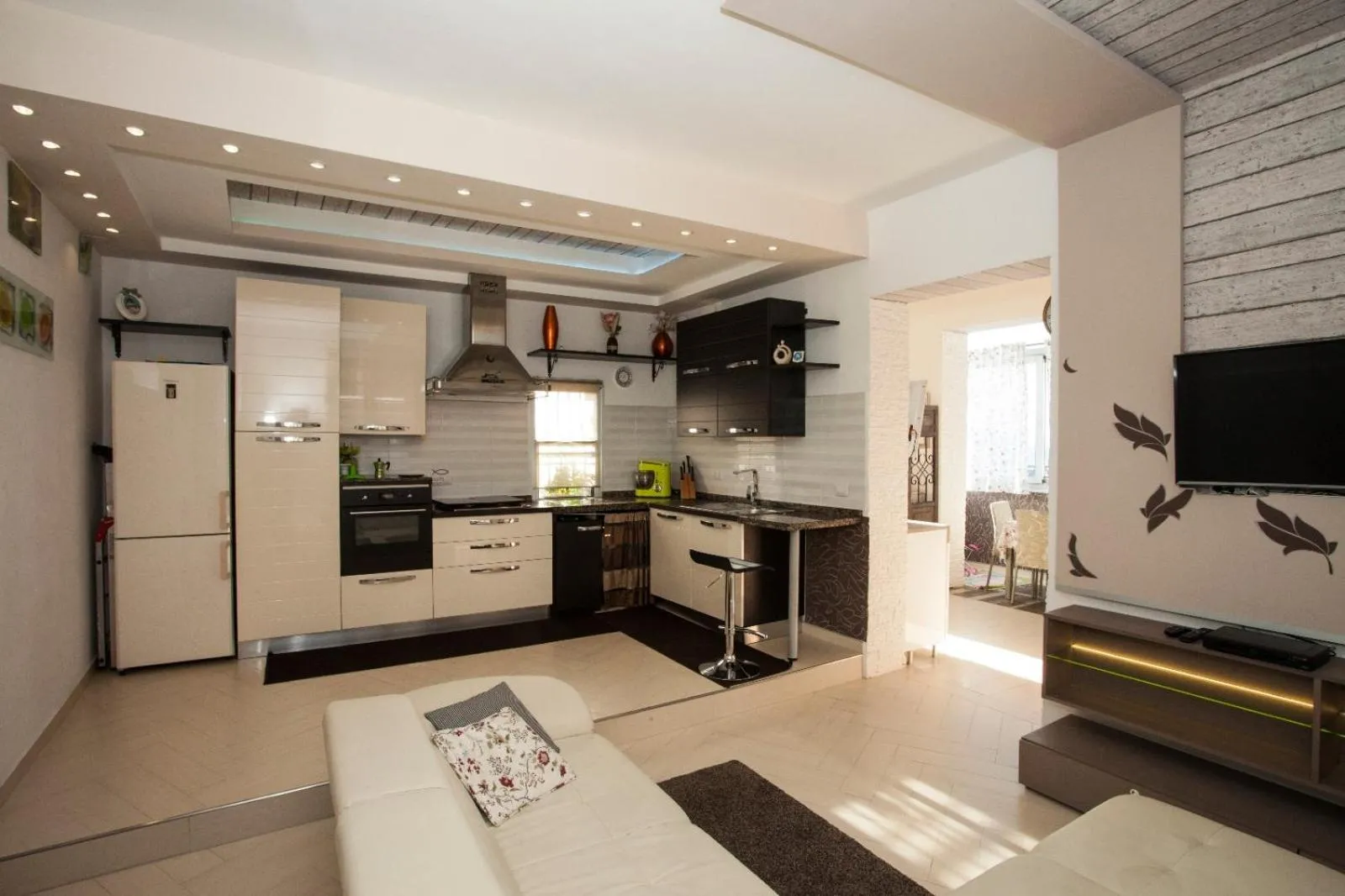 Kitchen or kitchenette in Siriana open space