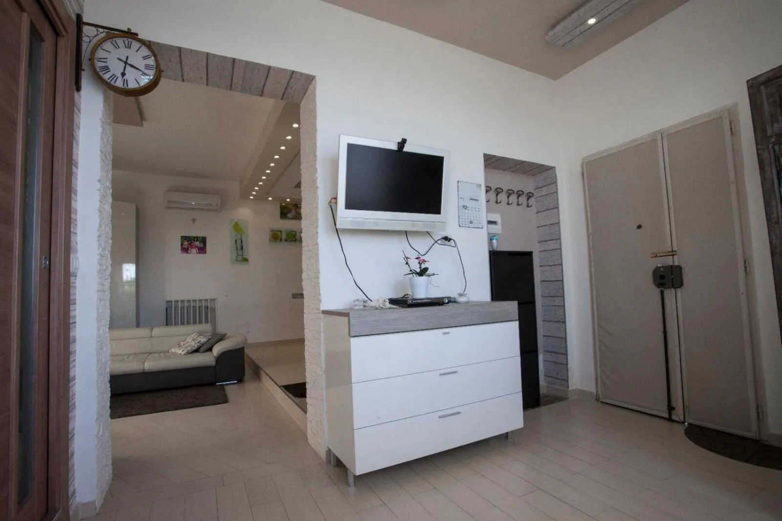 TV and multimedia, Bed in Siriana open space