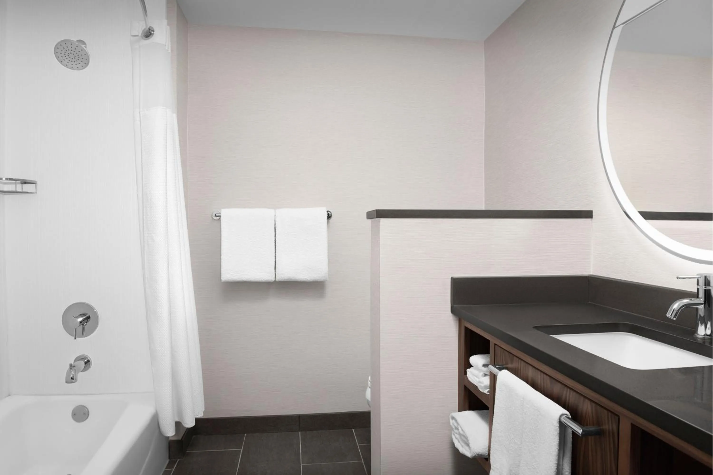 Bathroom in Courtyard by Marriott Paso Robles